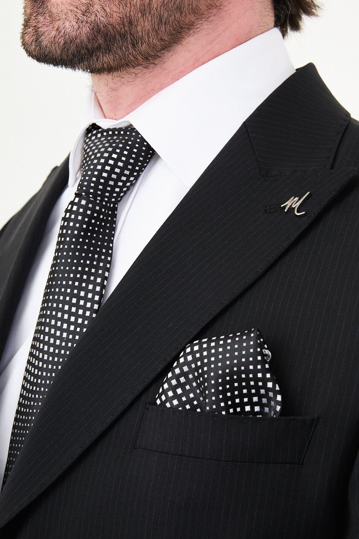 Men's Black Slim Fit Wide Collar Premium Wool Suit, featuring slim-fit tailored jacket, white dress shirt, patterned black tie, and pocket square.