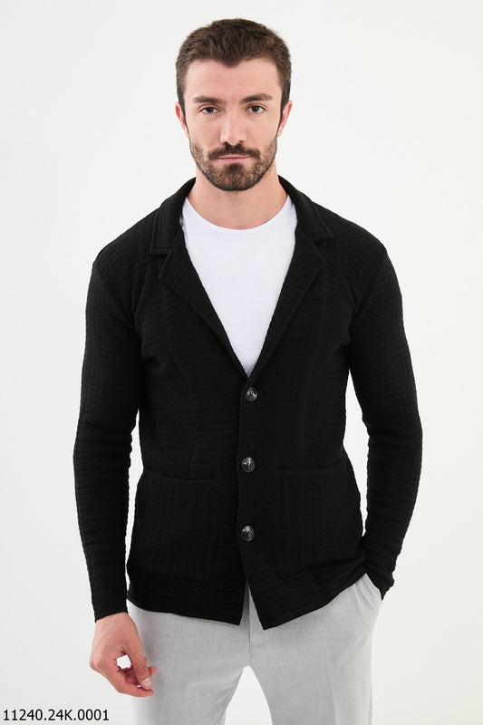 Chaqueta tipo cárdigan de punto gofre de color negro para hombre.