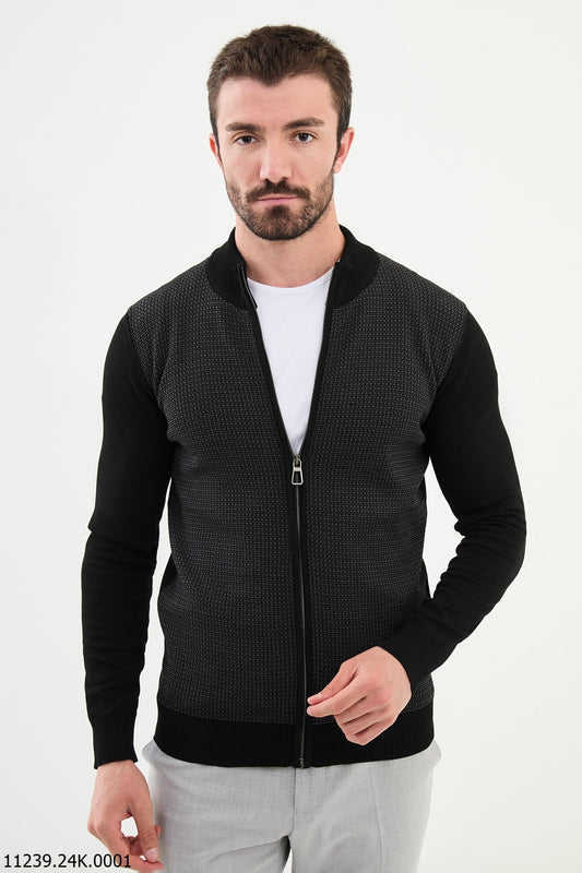 Suéter tipo cárdigan estampado con cremallera frontal de color negro para hombre.