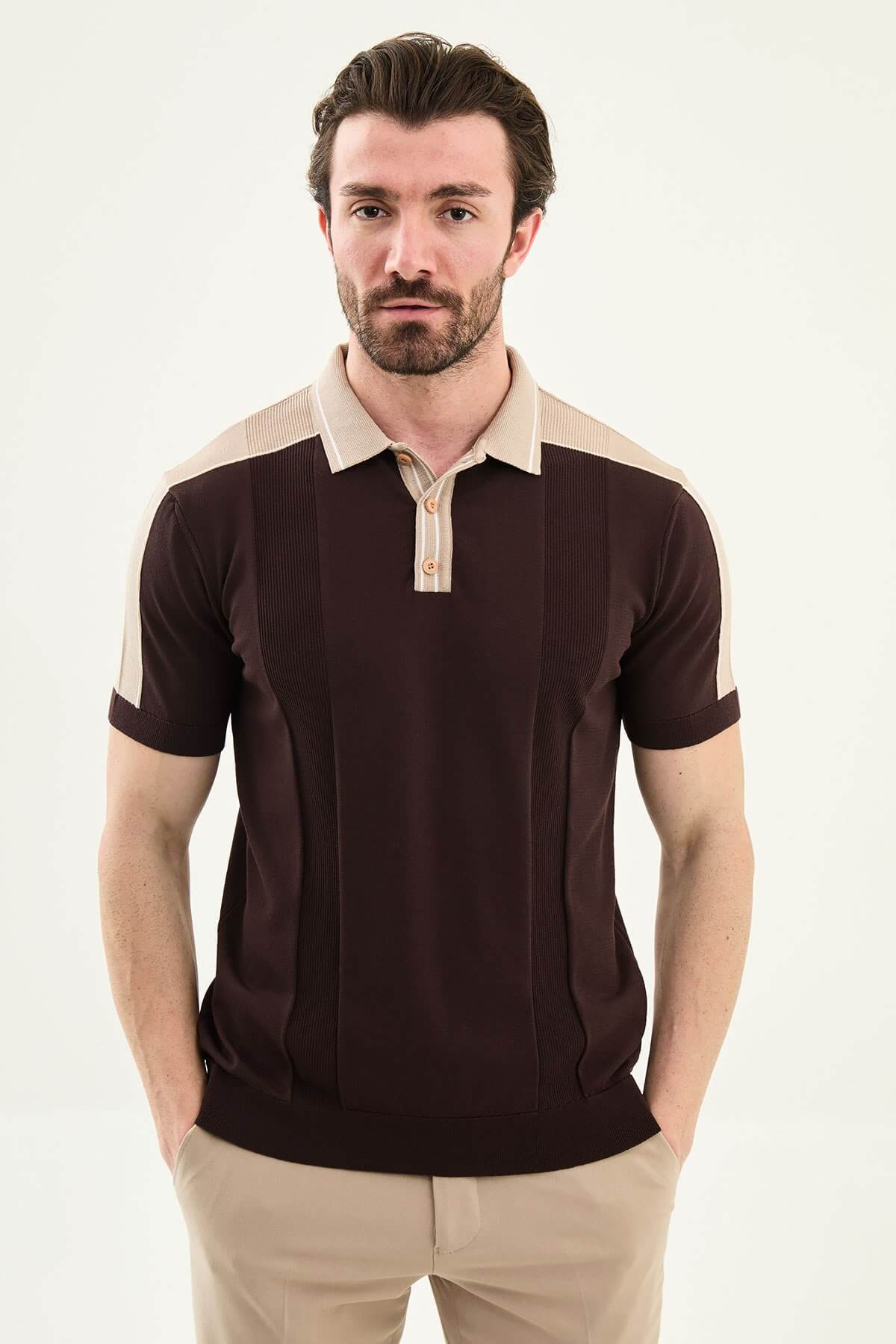 Men’s brown slim-fit knit polo shirt with classic collar, short sleeves, and textured knit finish for summer smart-casual style.
