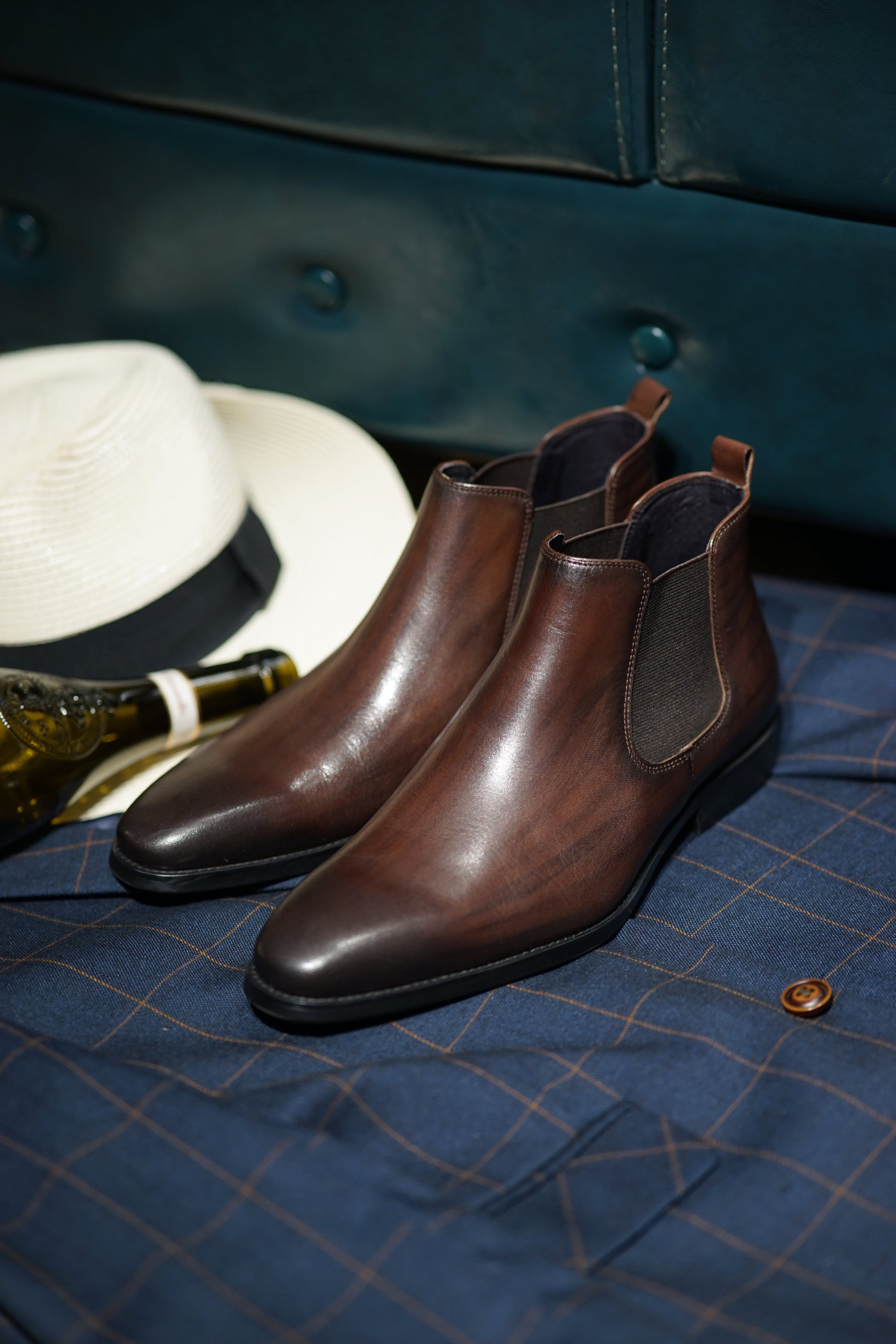 Espresso Majesty Chelsea Boots – Luxurious Men’s Leather Footwear 38
