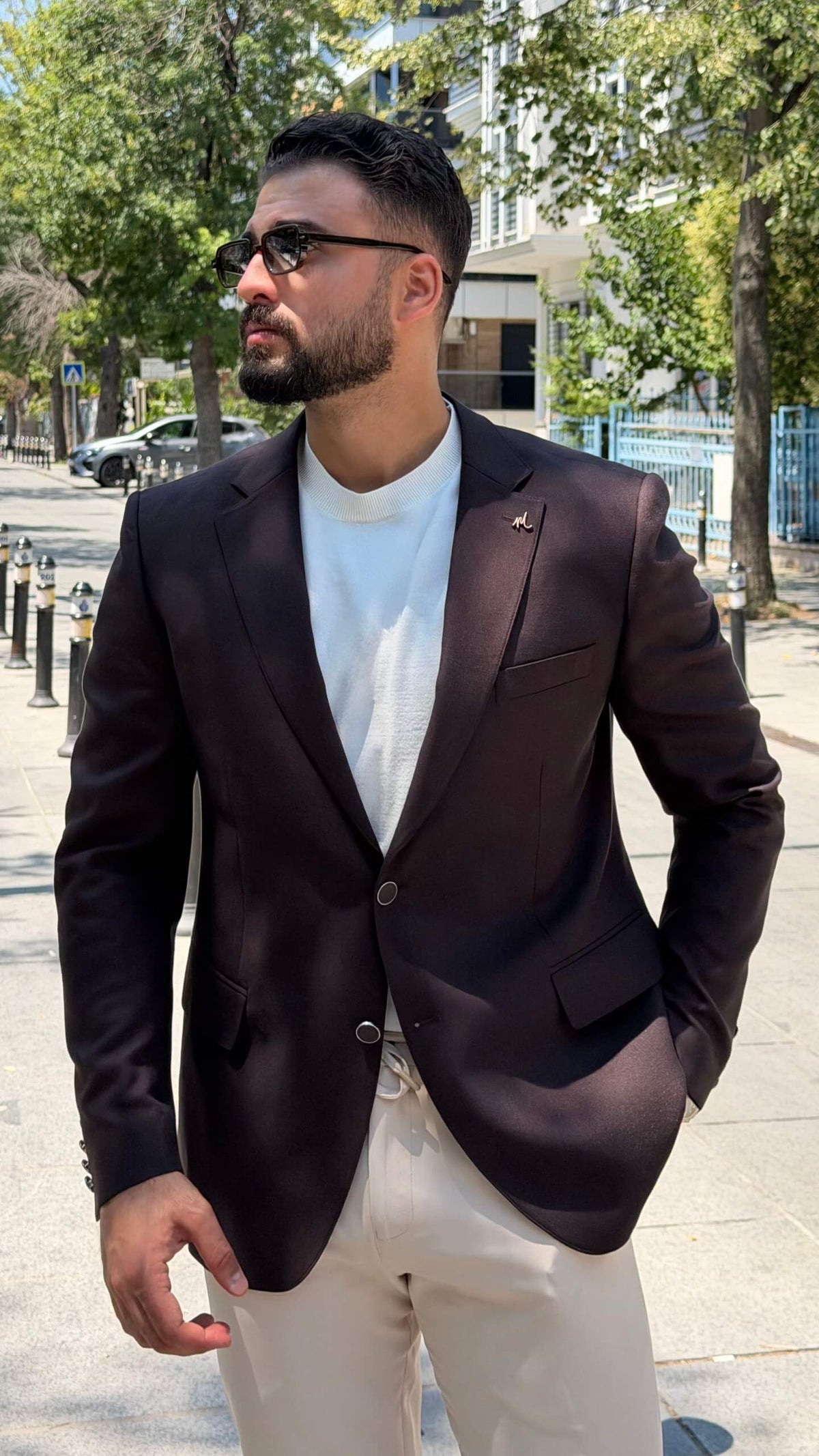 Men’s brown linen blend single breasted blazer styled for summer smart casual outfits