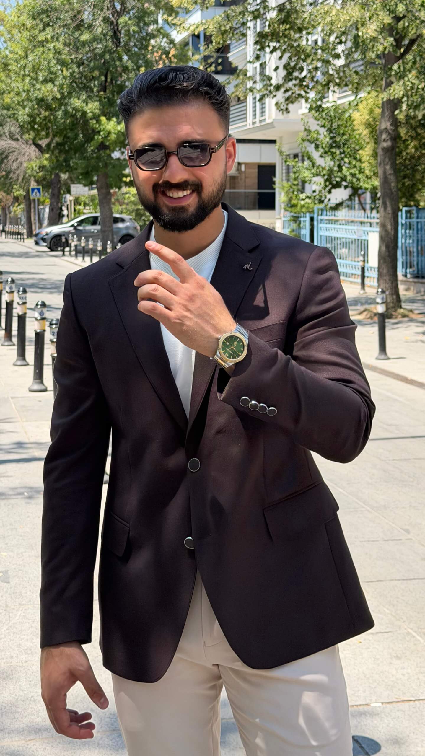 Men’s brown linen blend single breasted blazer styled for summer smart casual outfits