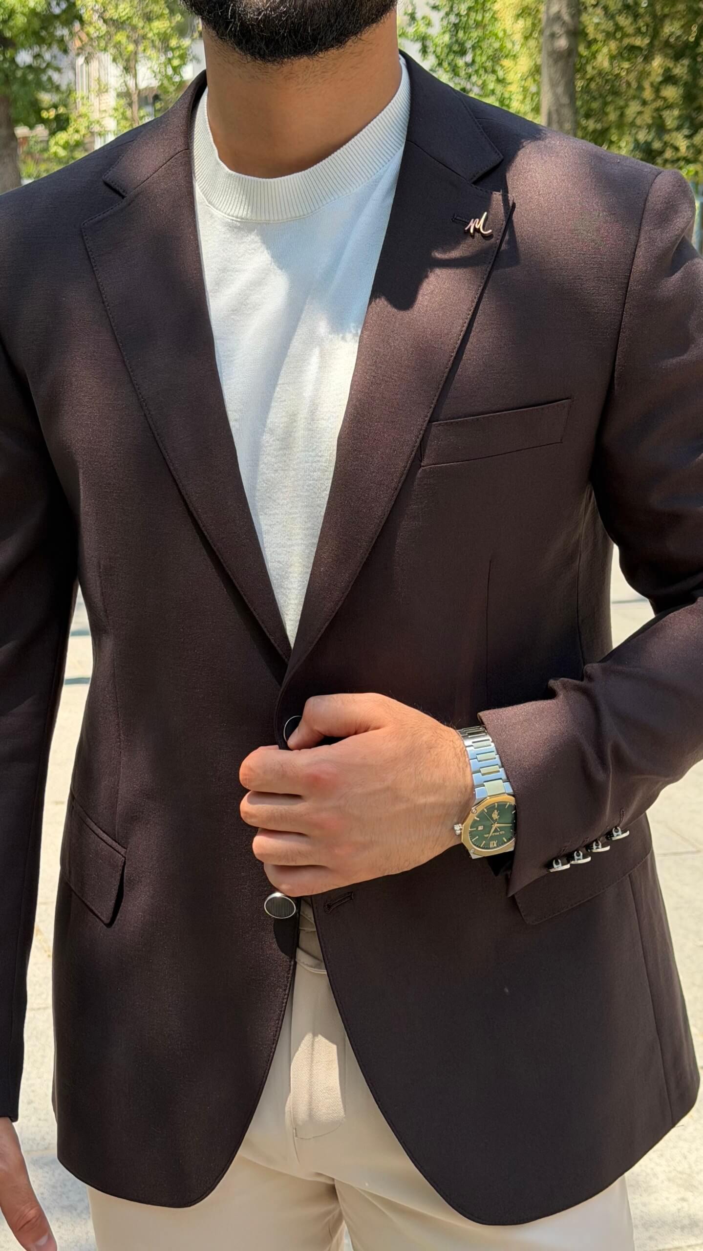 Men’s brown linen blend single breasted blazer styled for summer smart casual outfits