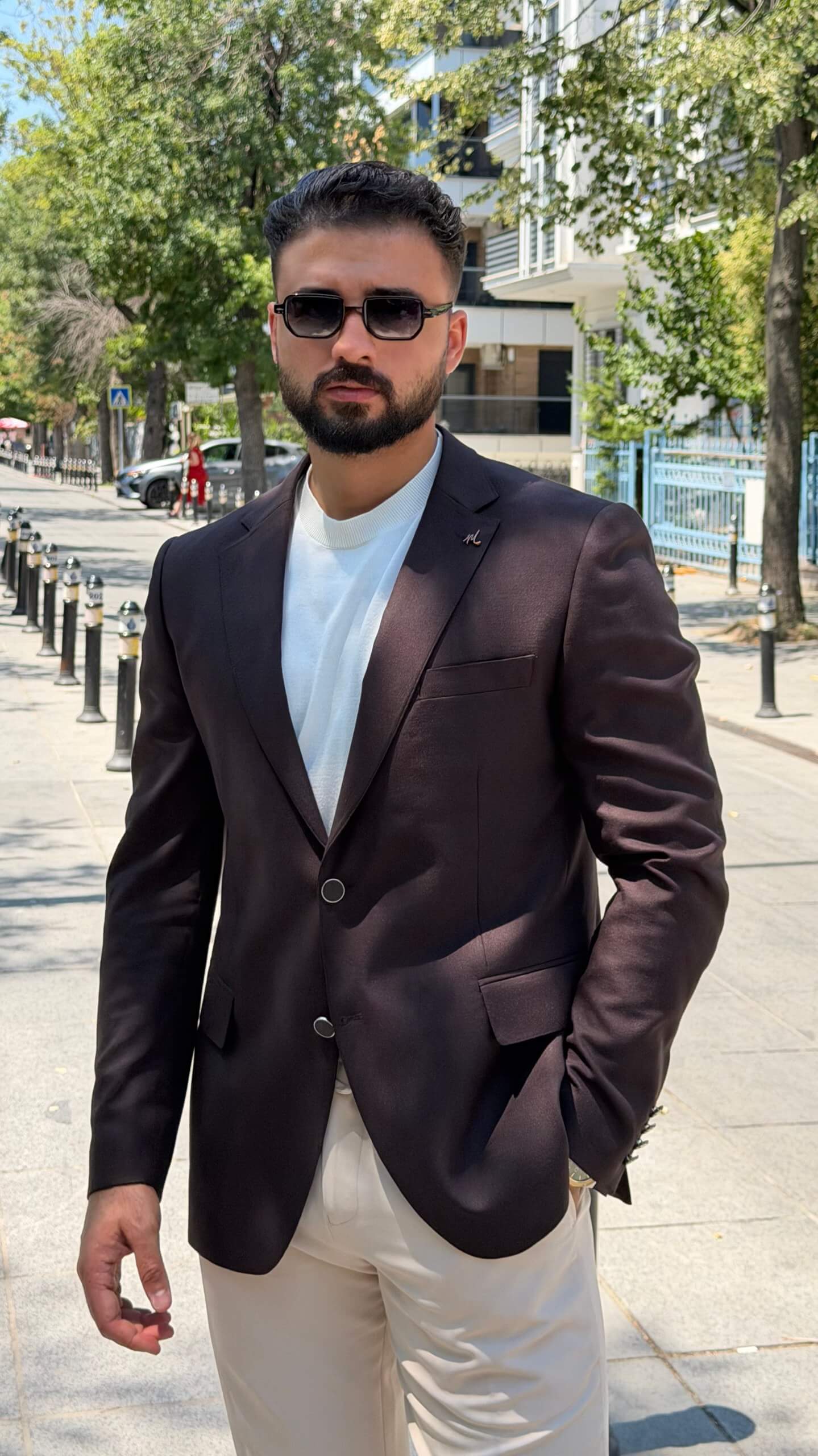 Men’s brown linen blend single breasted blazer styled for summer smart casual outfits