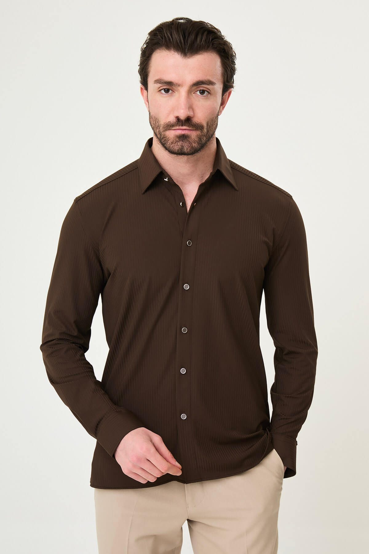 Brown striped slim-fit long sleeve men’s shirt with contrast pocket detail, perfect for summer smart-casual outfits
