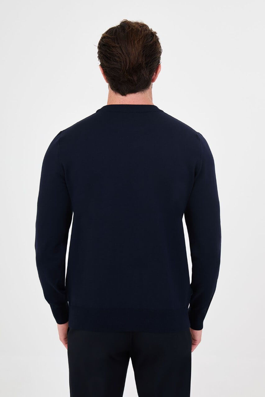 Men's navy blue and burgundy colour-block cashmere crew neck sweater.