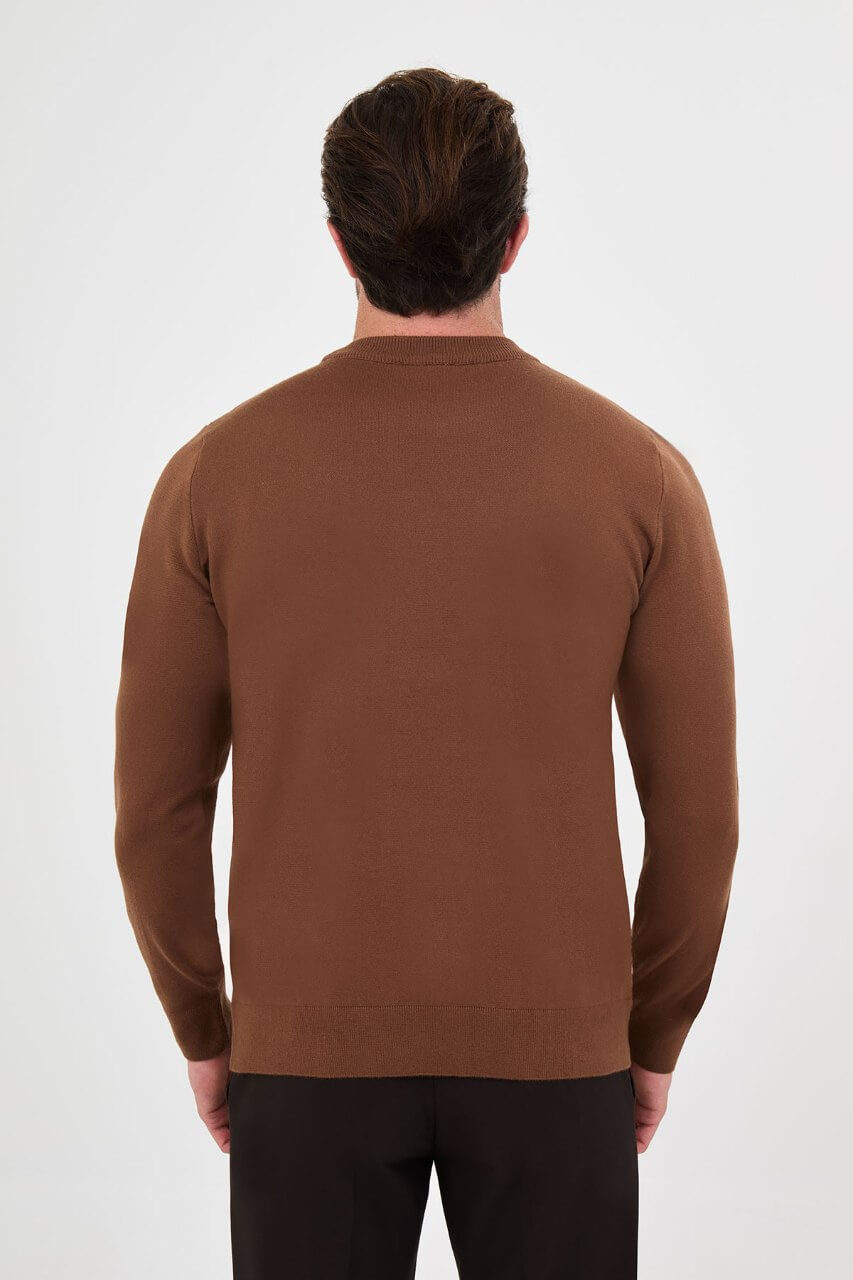 Men's camel colour-block cashmere crew neck sweater with beige panels.