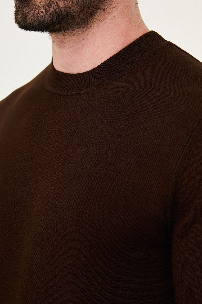 Men’s brown crew neck knit sweater with cotton stretch fabric for fall winter smart casual outfits