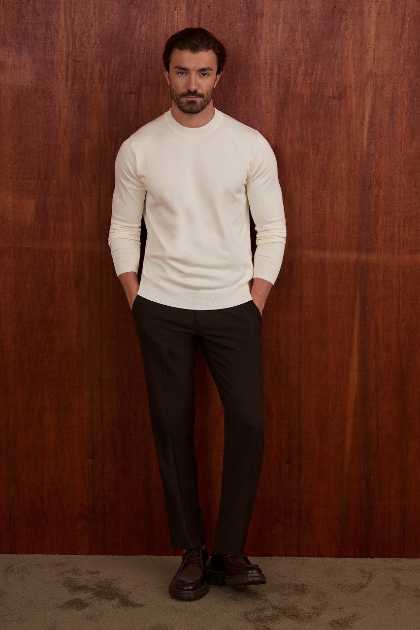 Men’s ecru crew neck knit sweater with cotton stretch fabric for fall winter smart casual styling
