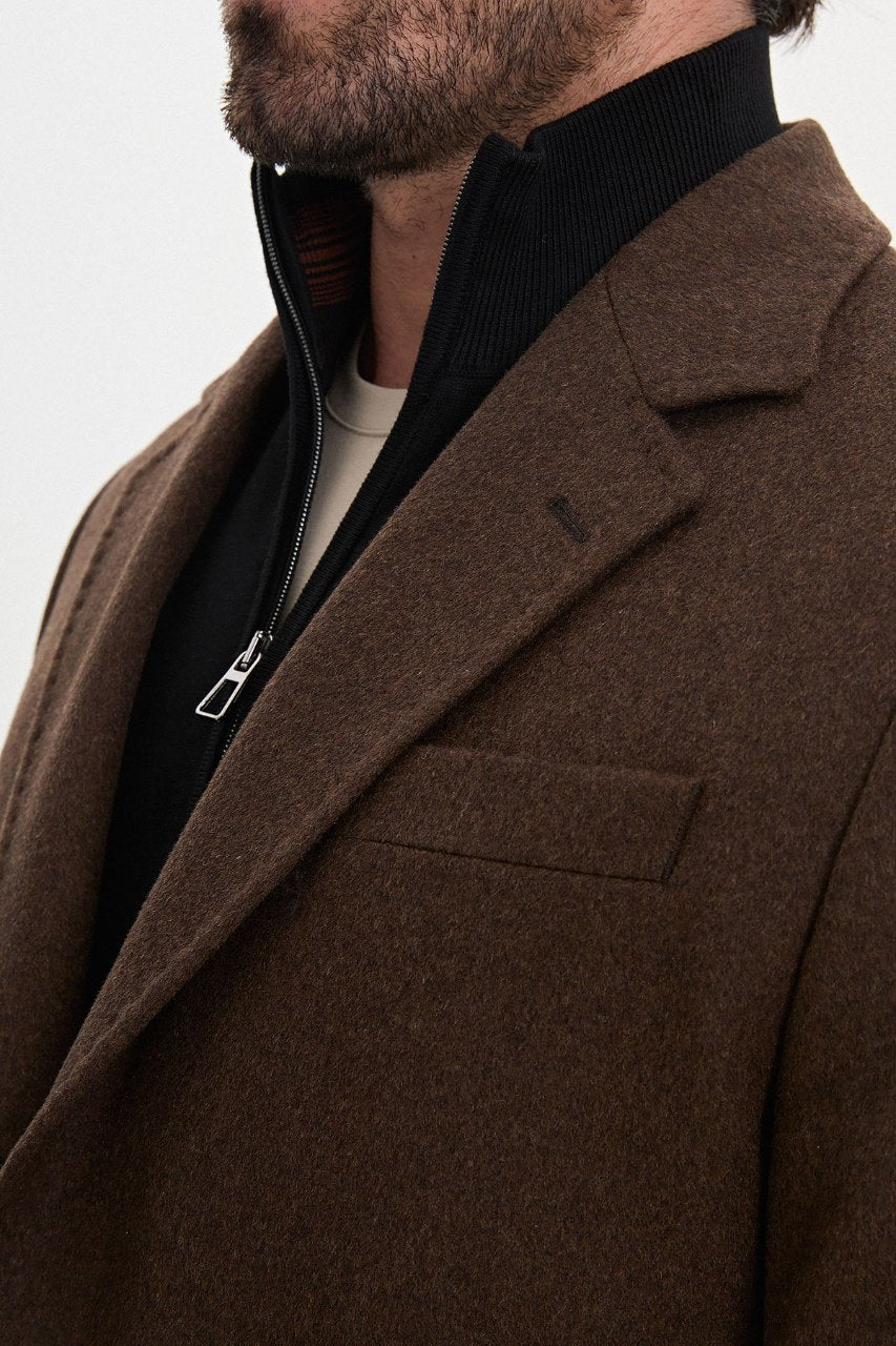 HolloMen light brown single-breasted winter coat featuring classic lapels and front button fastening.