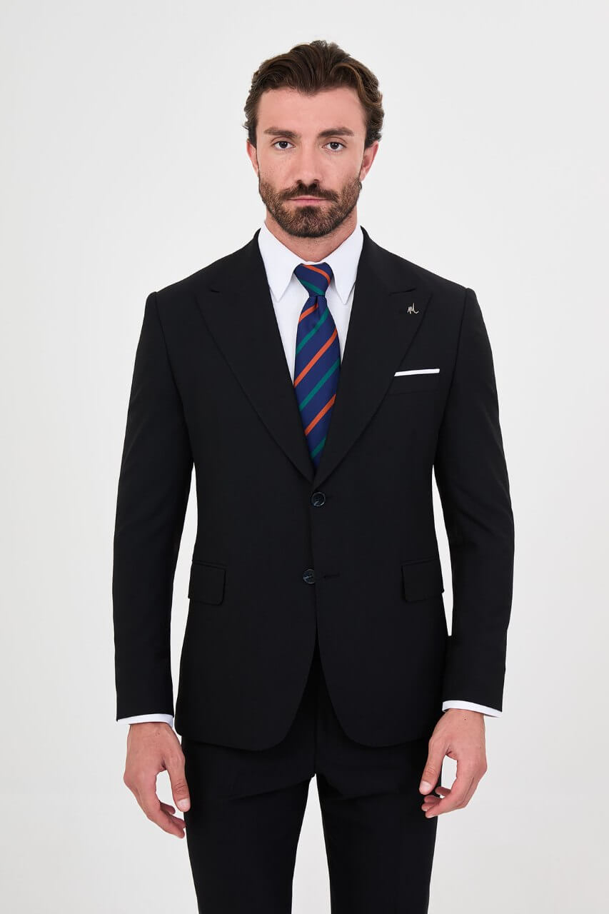 Men's navy blue slim-fit two-piece business suit featuring a tailored blazer, notch lapels and flap pockets.
