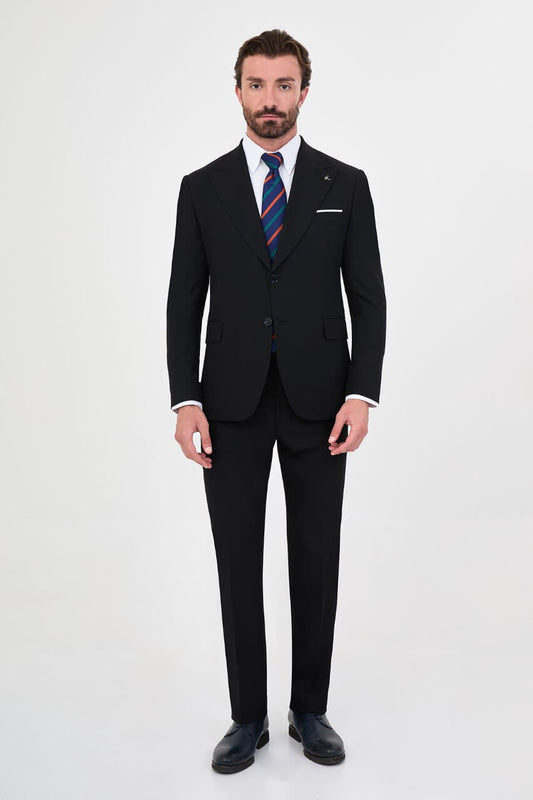 Men's navy blue slim-fit two-piece business suit featuring a tailored blazer, notch lapels and flap pockets.