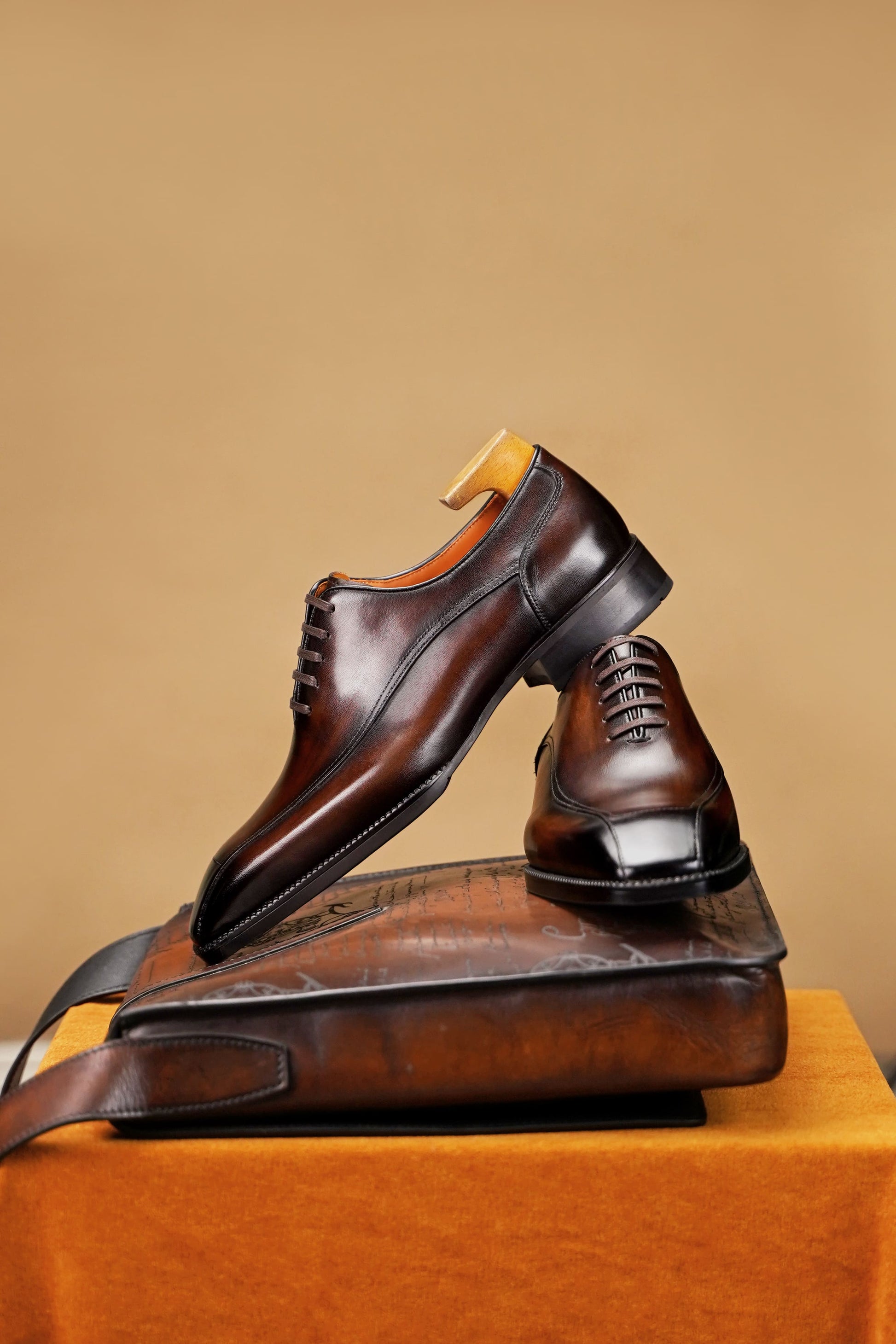 Men’s dark brown leather wholecut Oxford dress shoes with sleek lace-up design and polished formal finish.