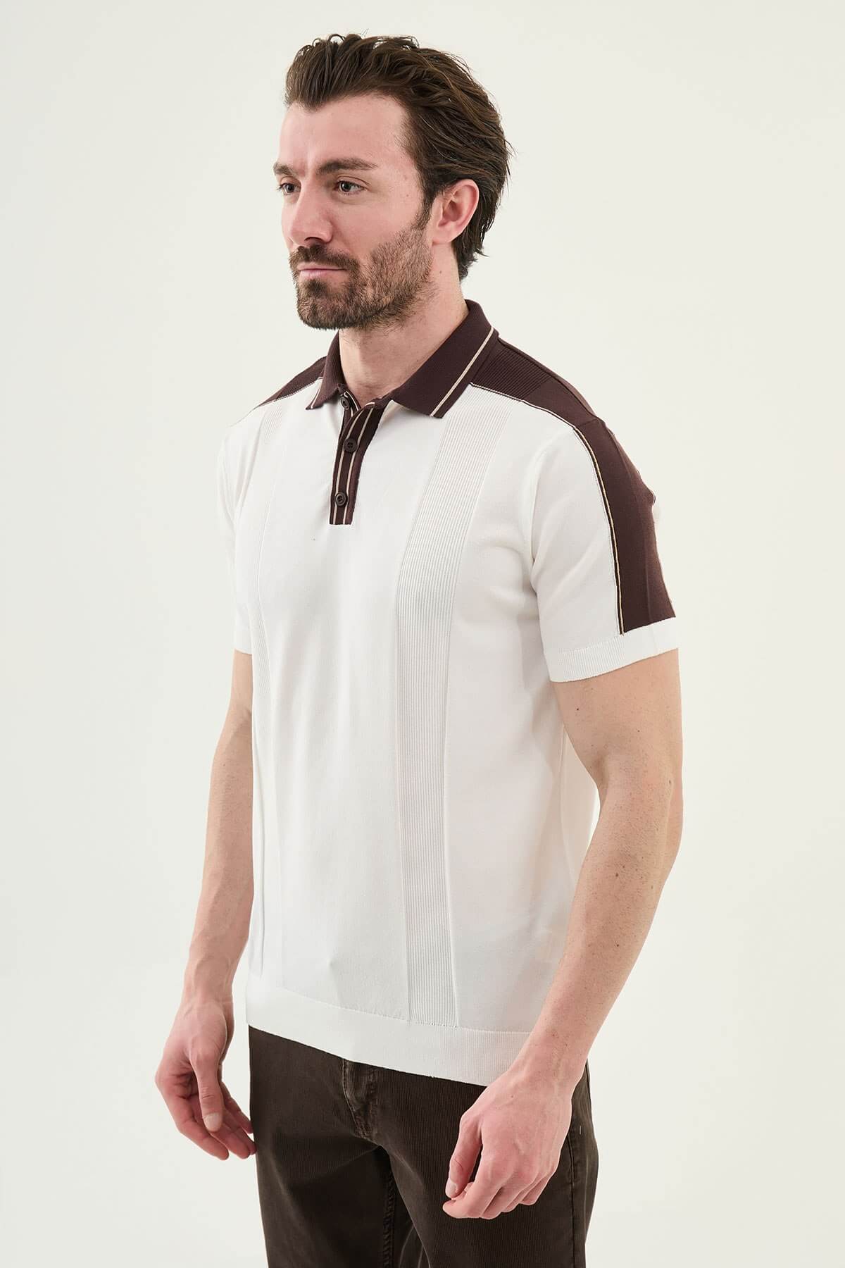 Men’s ecru colorblock slim fit knit polo shirt with contrast collar details styled for refined summer smart-casual fashion.