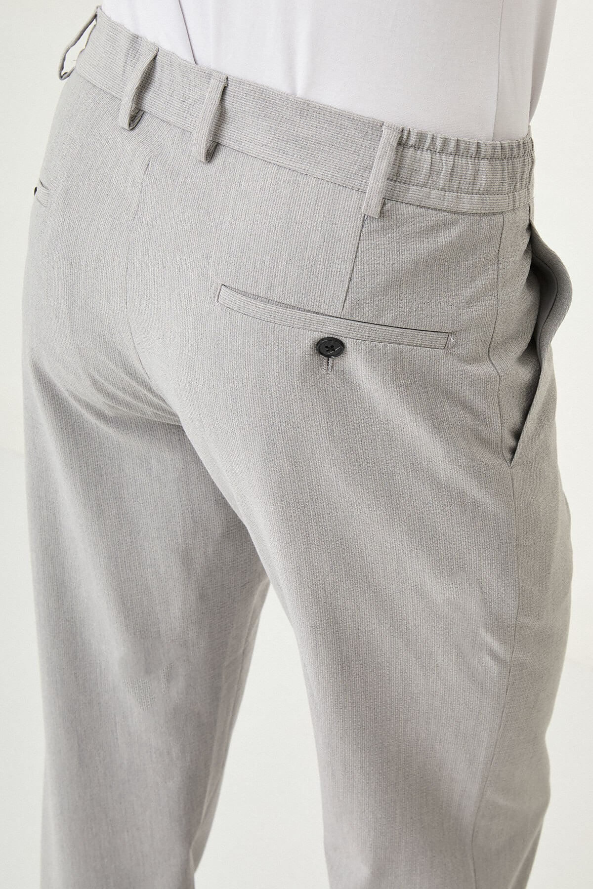 Man wearing gray slim-fit summer trousers 
