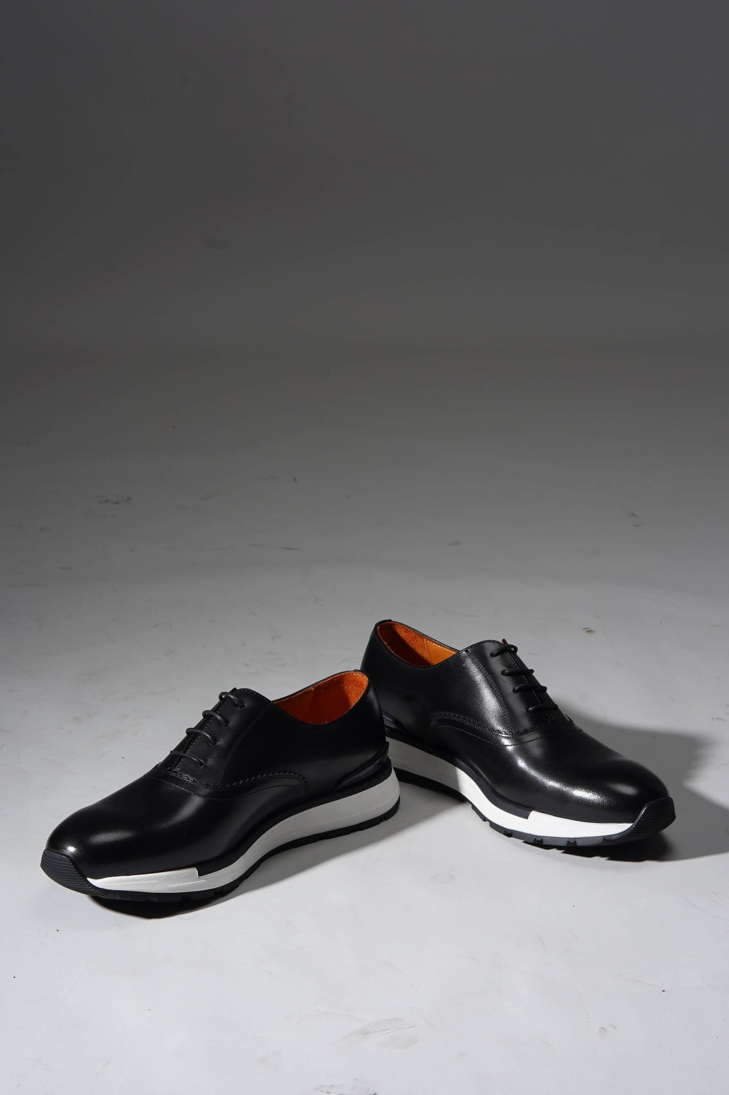 Men’s luxury black leather sneakers with EVA sole