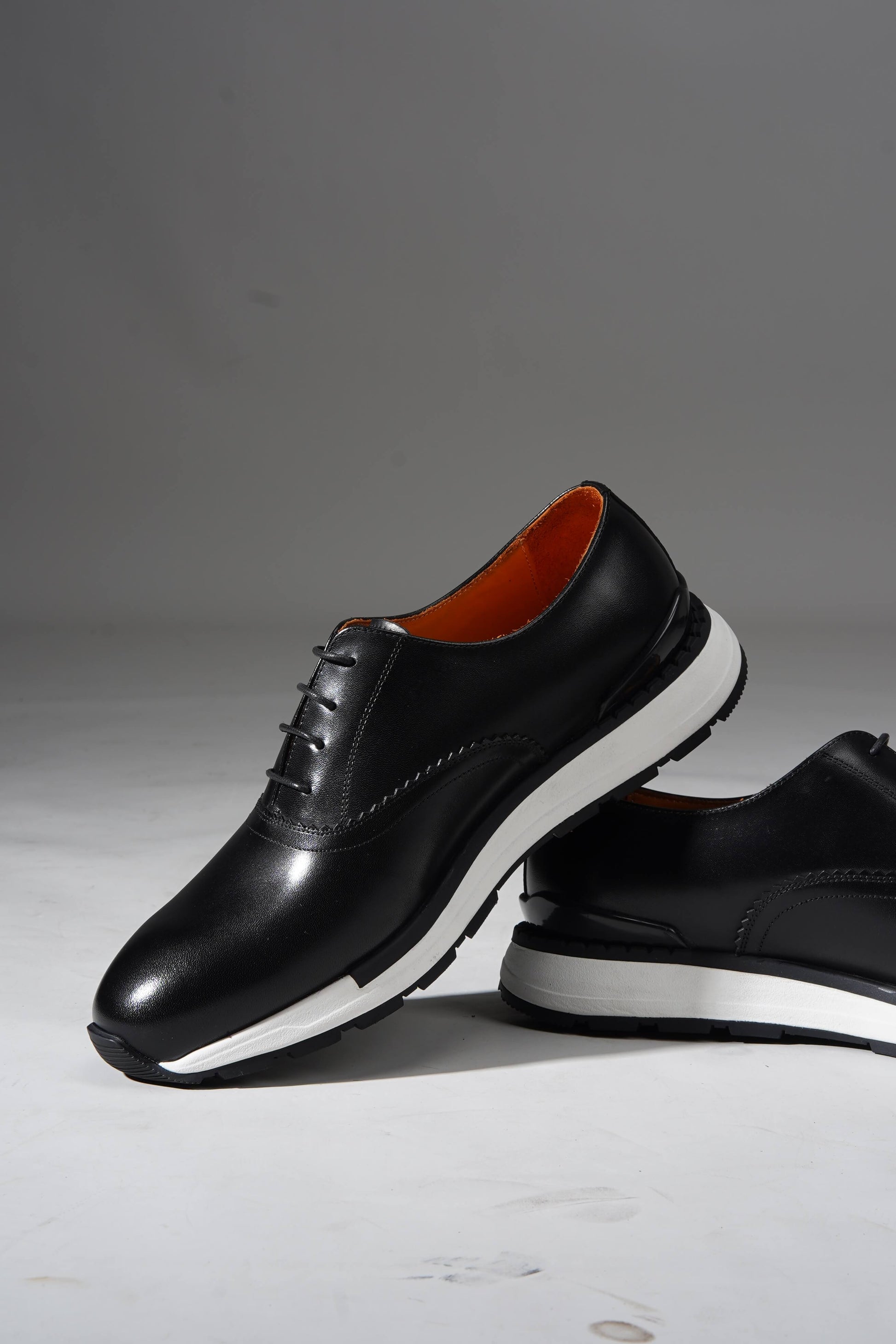 Men’s luxury black leather sneakers with EVA sole