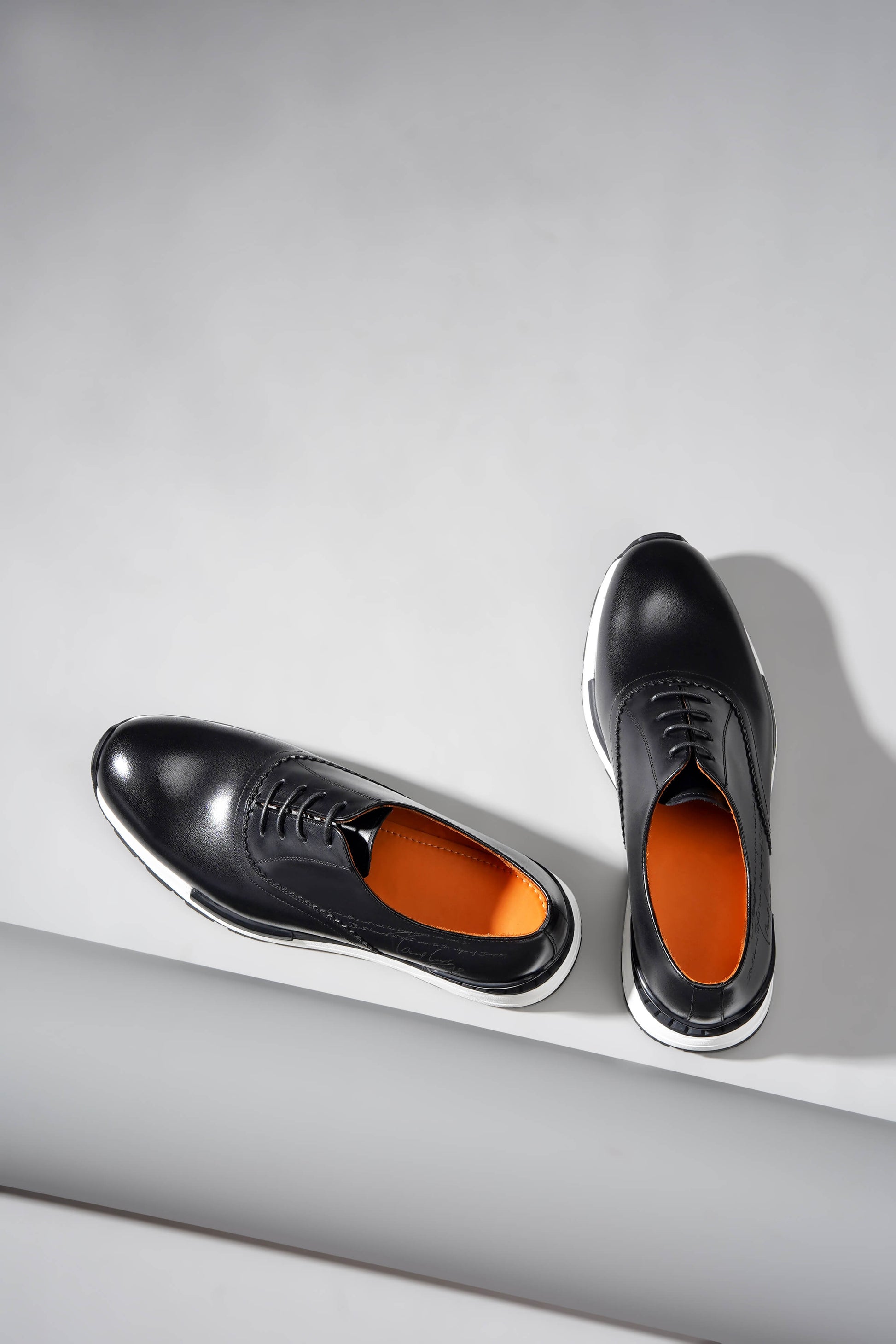 Men’s luxury black leather sneakers with EVA sole