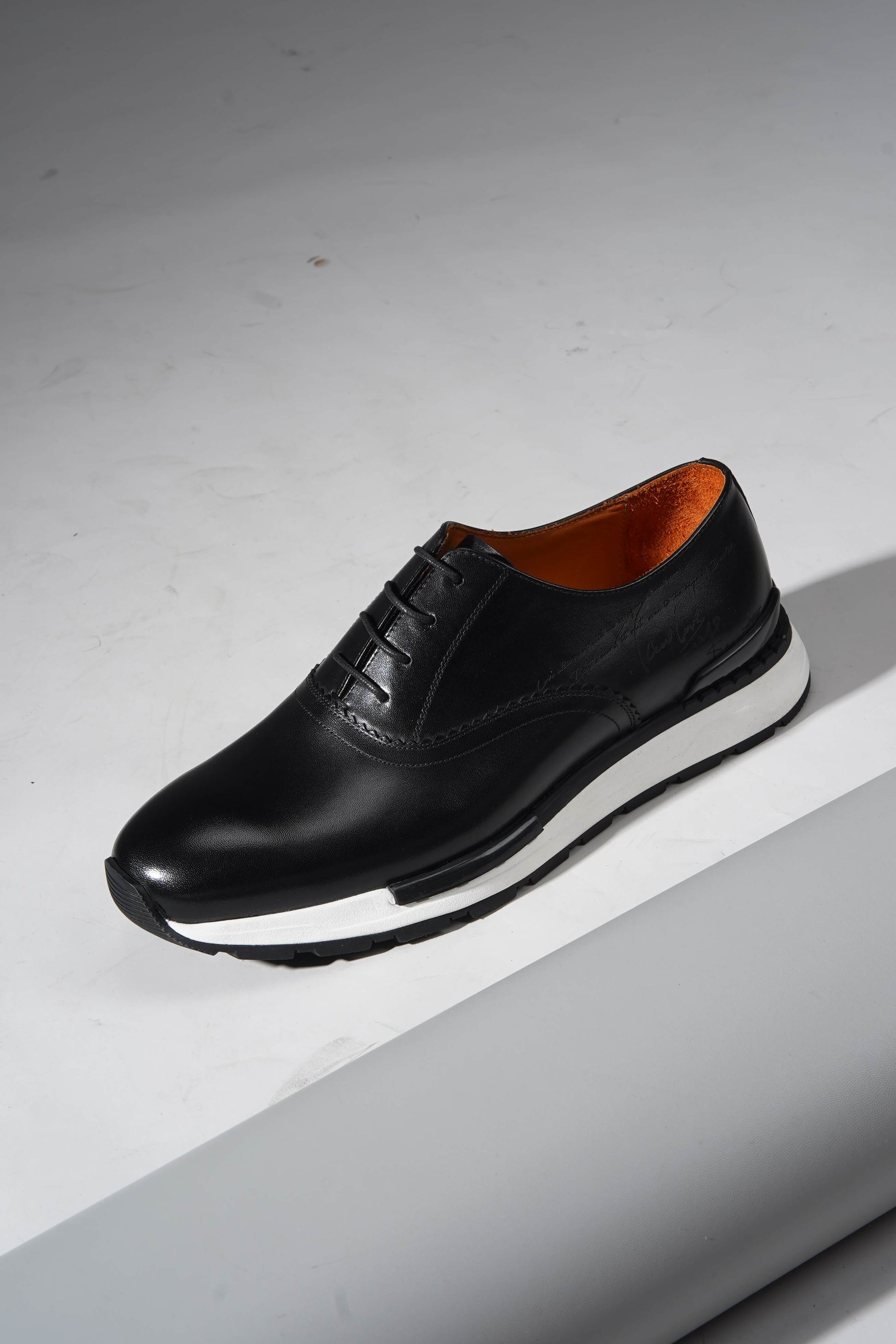 Men’s luxury black leather sneakers with EVA sole