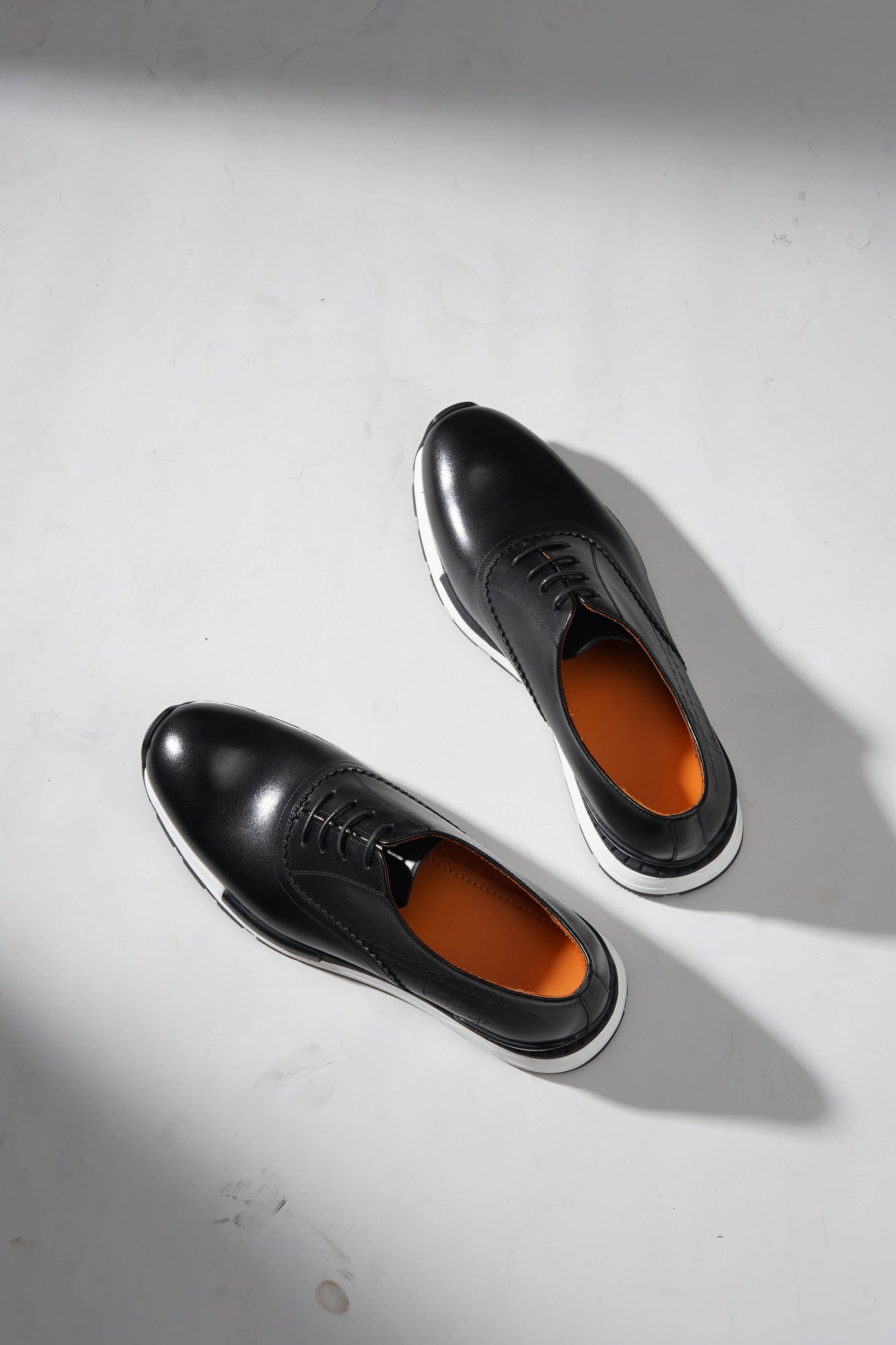 Men’s luxury black leather sneakers with EVA sole