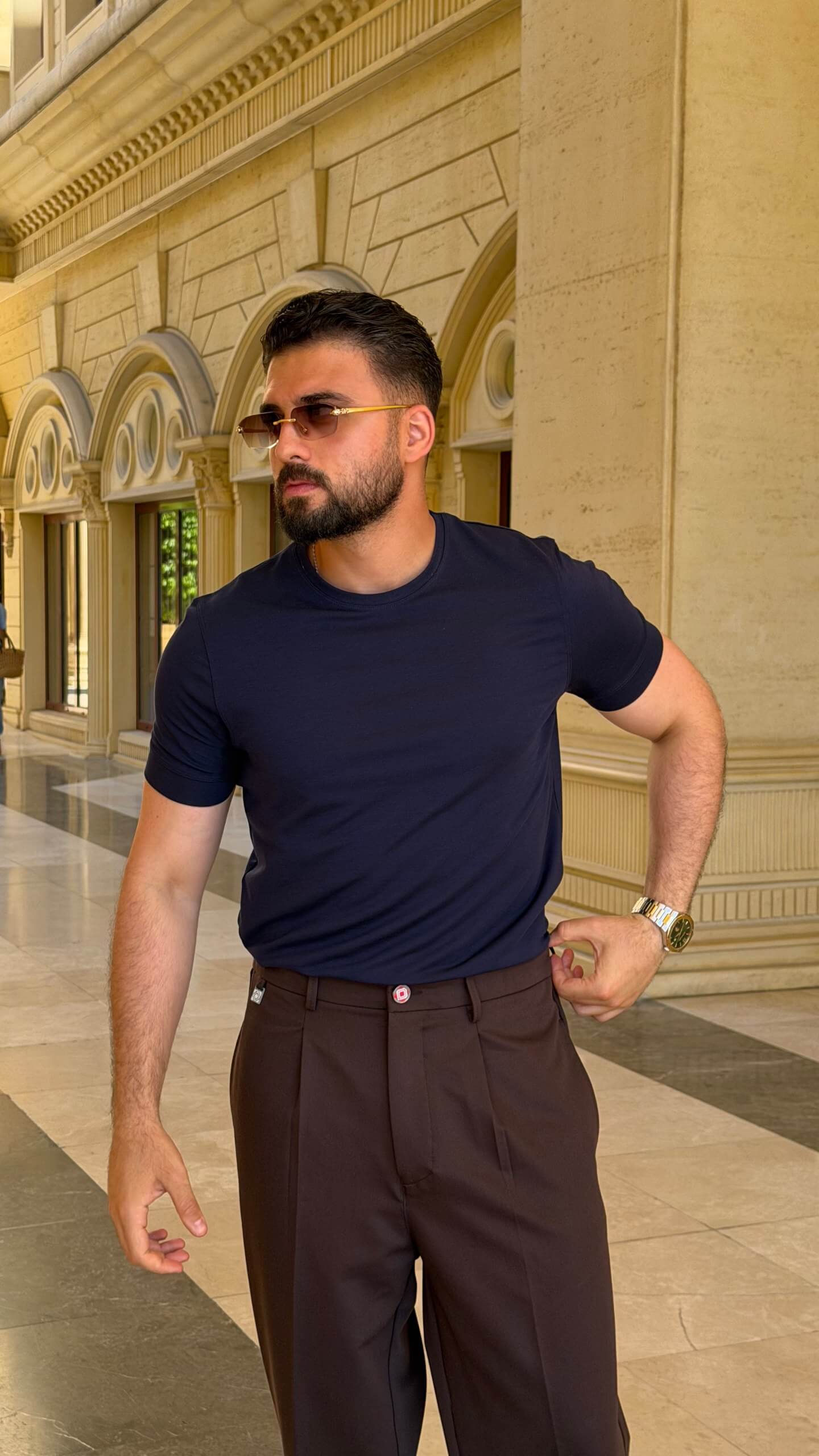 Men's navy blue slim fit crew neck t-shirt with short sleeves