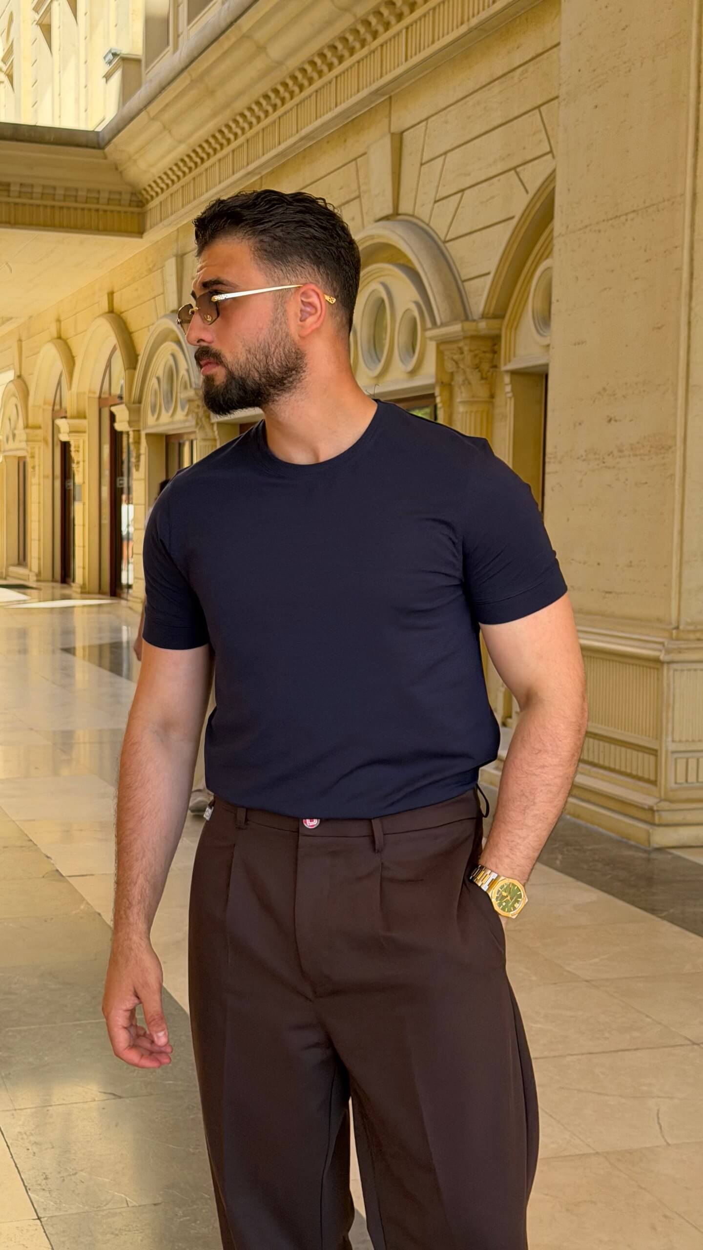 Men's navy blue slim fit crew neck t-shirt with short sleeves