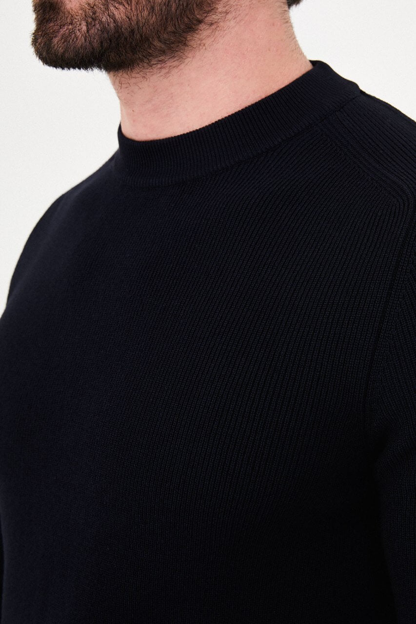 Men’s navy blue crew neck knit sweater with cotton stretch fabric for fall winter smart casual outfits