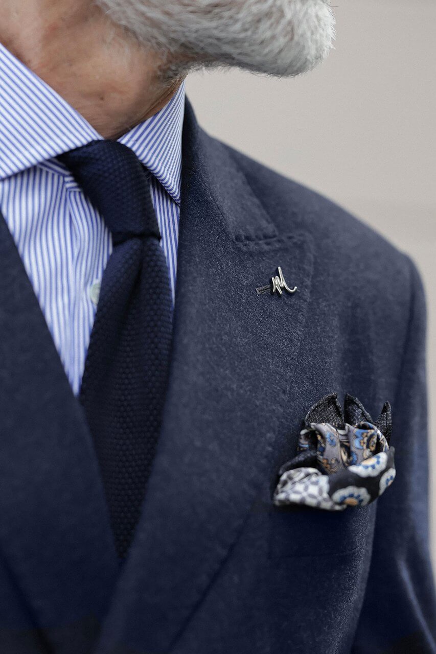 HolloMen men's navy blue double-breasted suit featuring notch lapels, a six-button jacket, and lower patch pockets.
