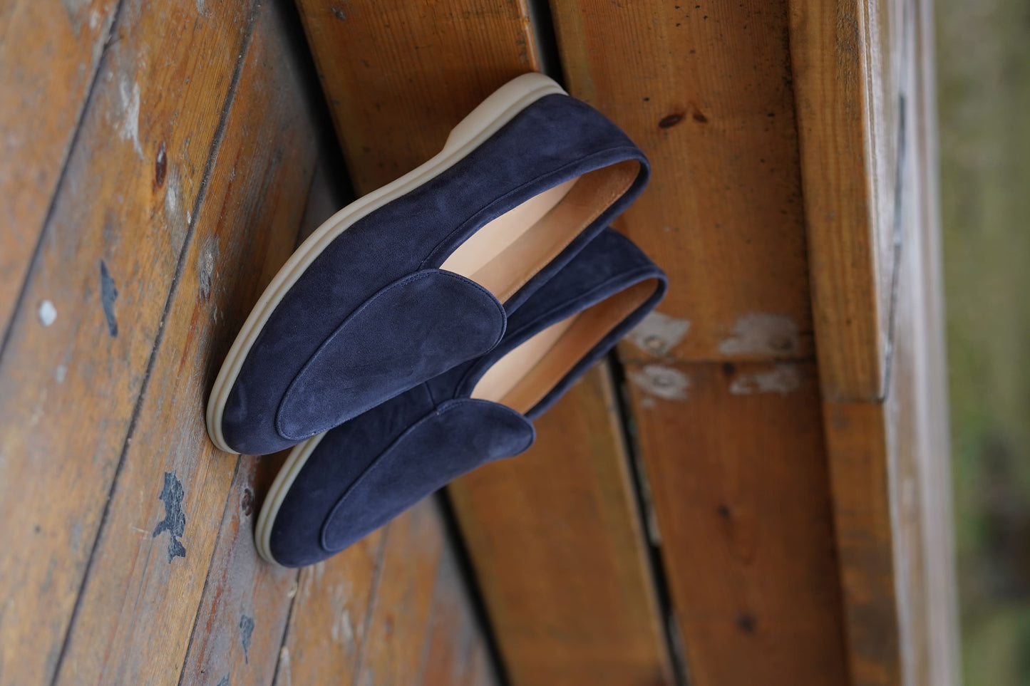 Men’s navy blue suede slip-on loafers featuring a minimalist design and cream sole, styled for elegant summer smart-casual outfits.