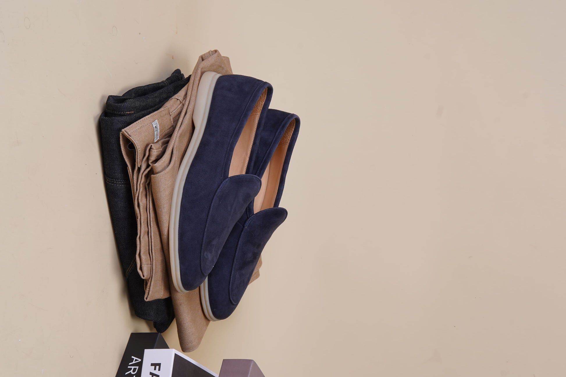 Men’s navy blue suede slip-on loafers featuring a minimalist design and cream sole, styled for elegant summer smart-casual outfits.