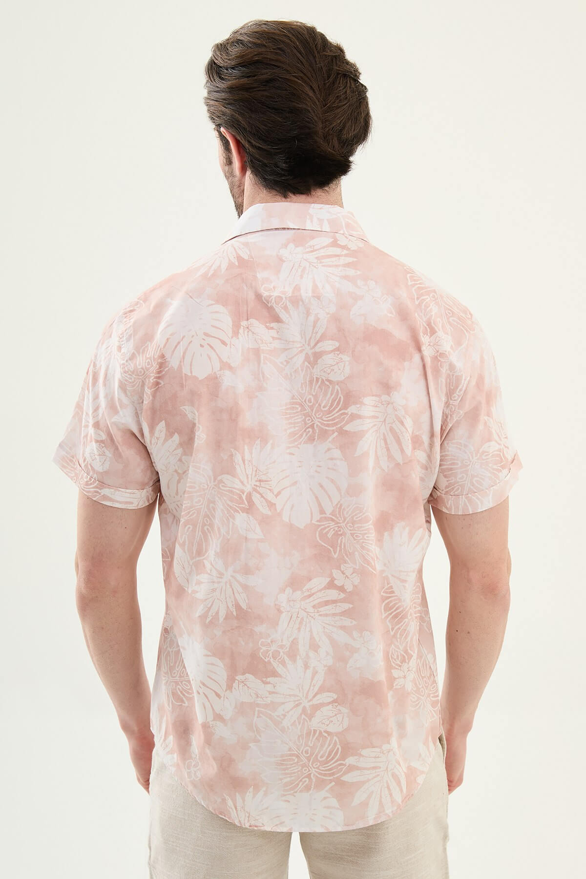 Men’s pink tropical print short sleeve shirt crafted from lightweight 100% cotton, designed for relaxed summer and resort styling.