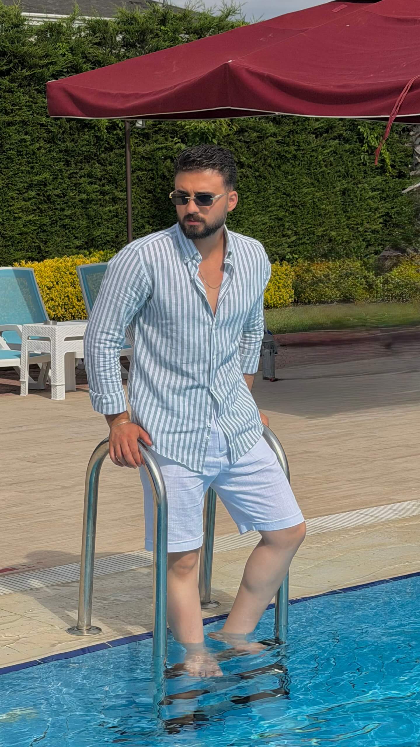 Men’s white linen shorts with tailored fit, button fastening, belt loops, and lightweight summer design.