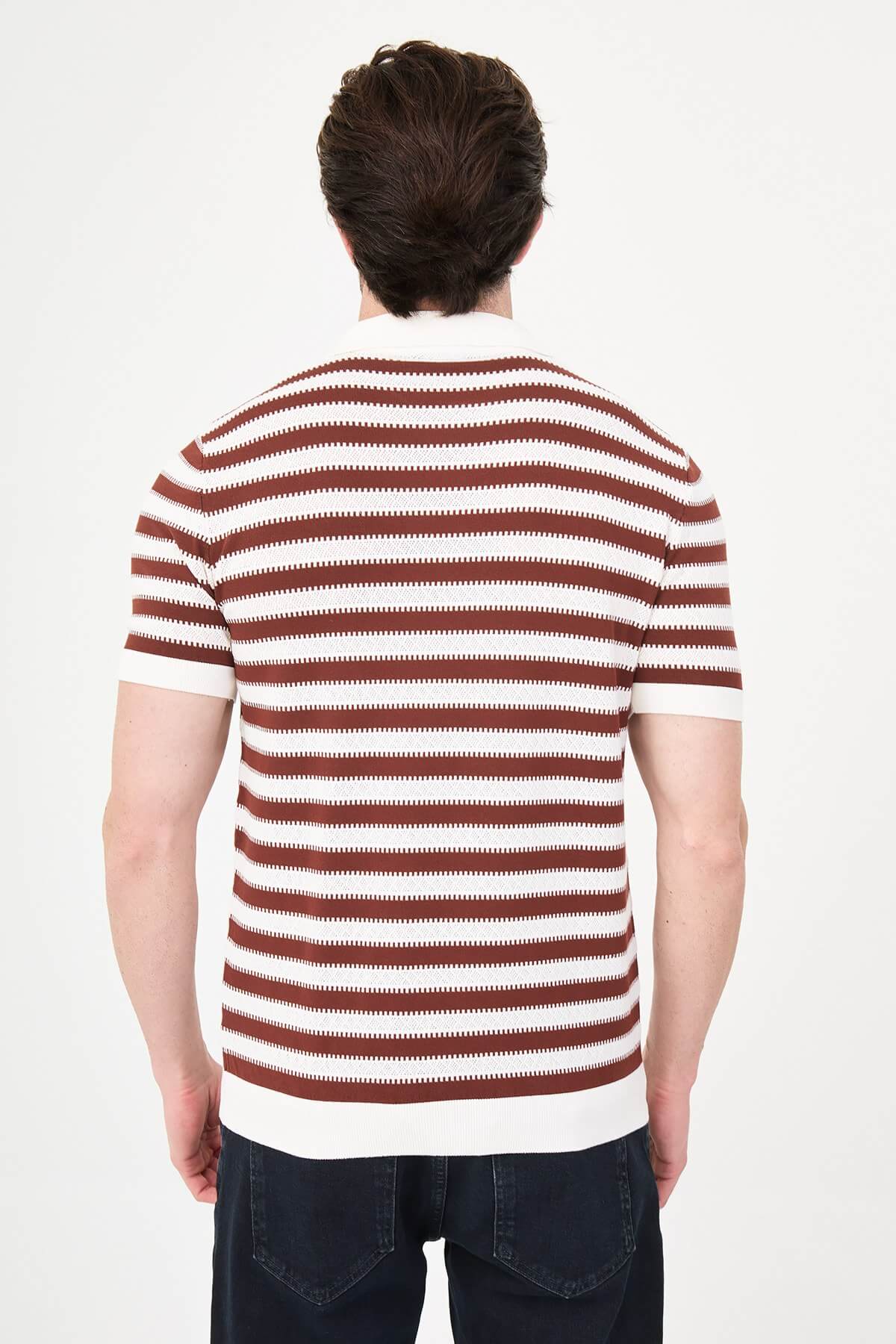 Men’s tile slim fit lapel collar knitwear polo T-shirt with short sleeves, styled for refined summer smart-casual fashion.