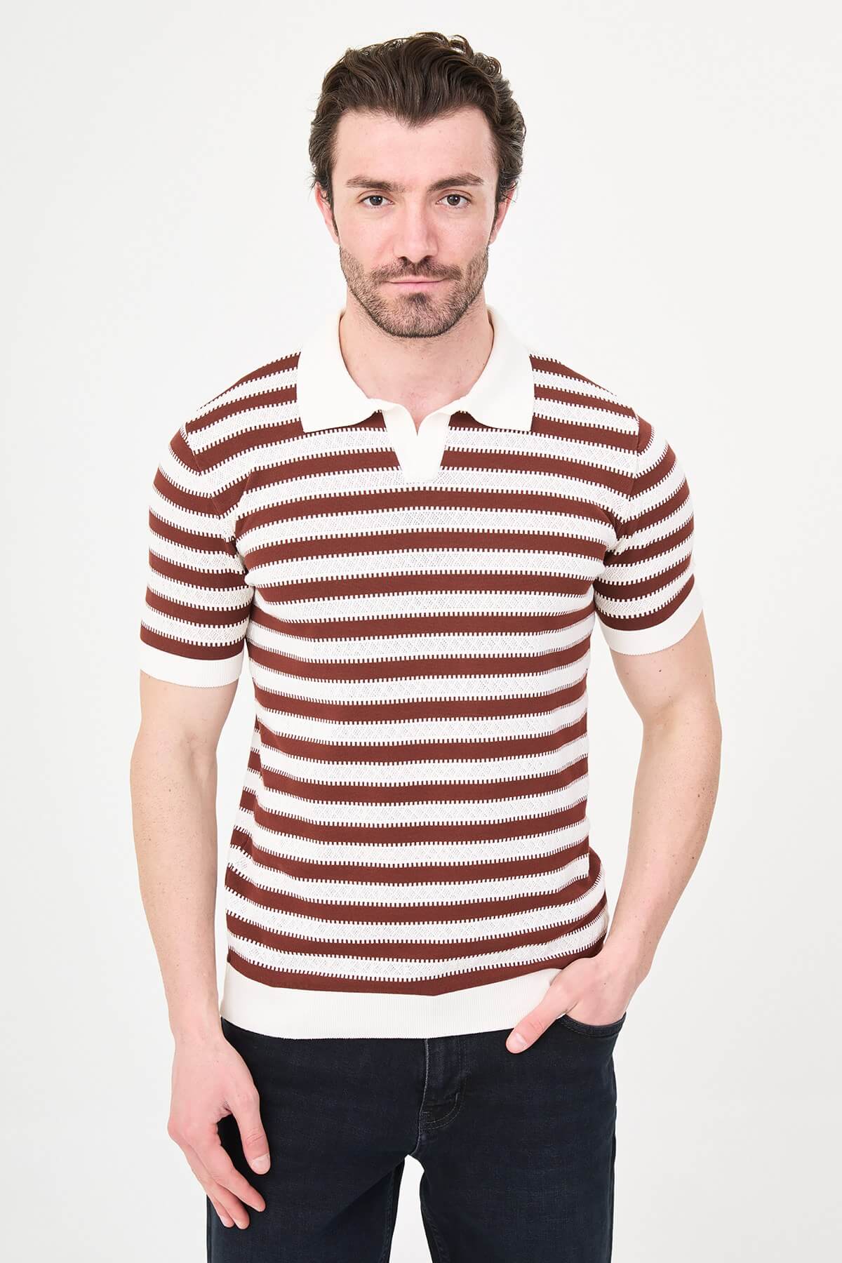 Men’s tile slim fit lapel collar knitwear polo T-shirt with short sleeves, styled for refined summer smart-casual fashion.