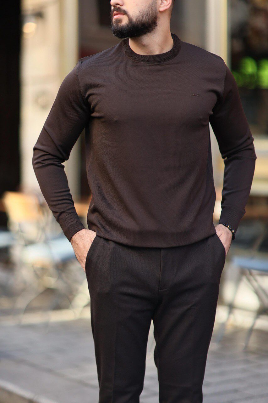 Men’s brown slim-fit crew neck knitwear paired with matching trousers