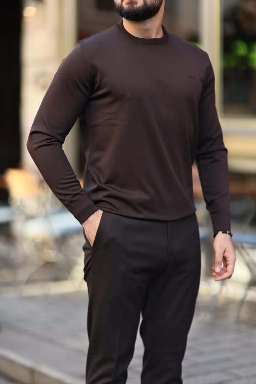 Men’s brown slim-fit crew neck knitwear paired with matching trousers