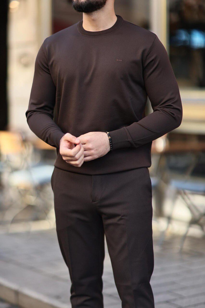 Men’s brown slim-fit crew neck knitwear paired with matching trousers