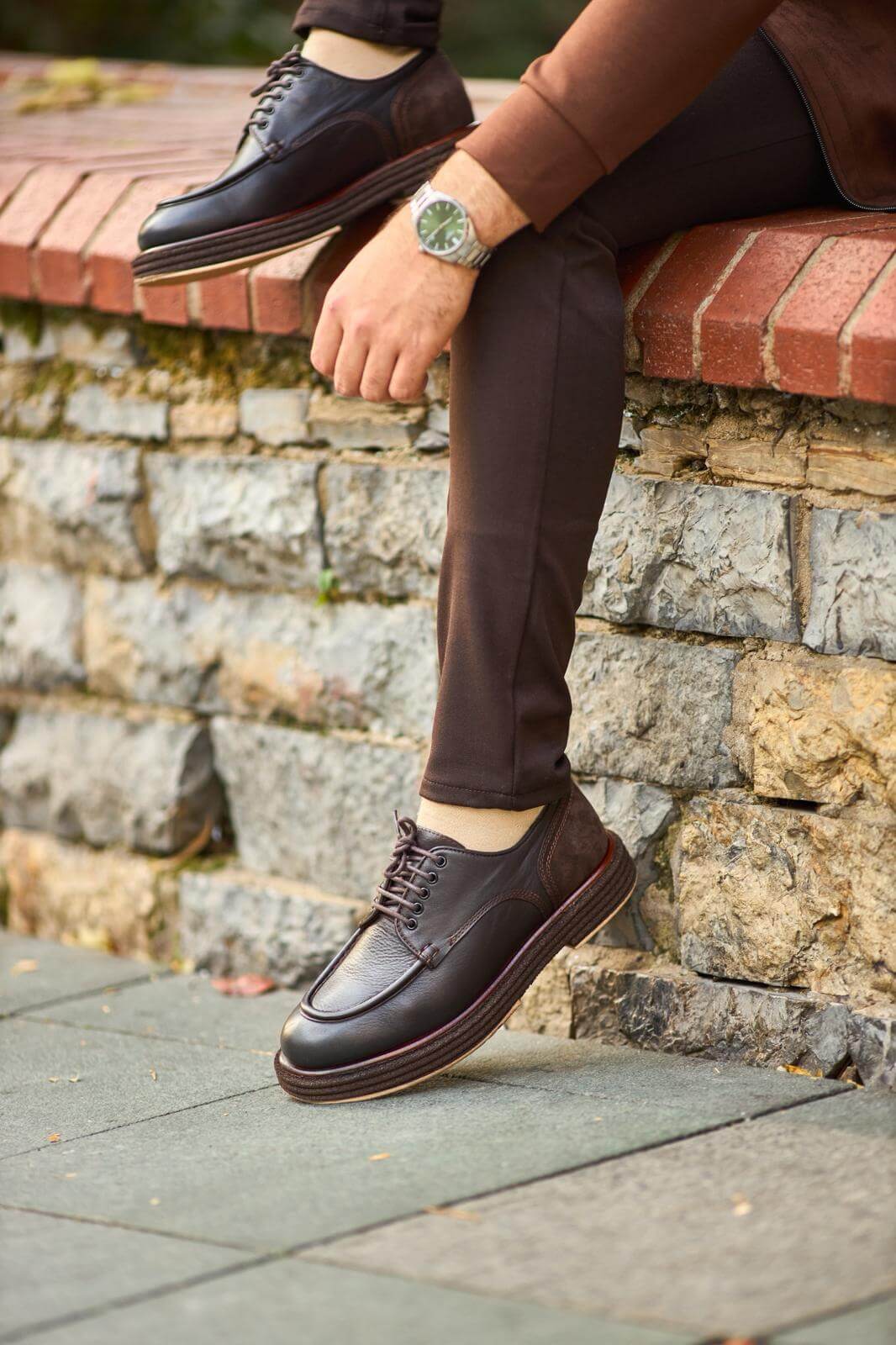 Men’s premium brown leather derby shoes with moc-toe stitching and suede heel detail