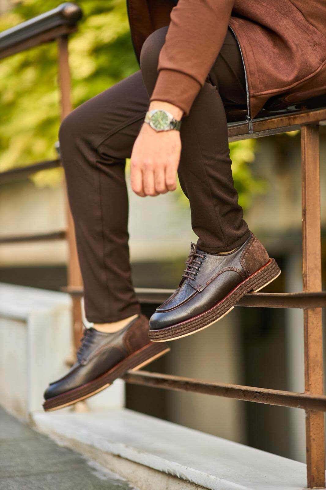 Men’s premium brown leather derby shoes with moc-toe stitching and suede heel detail