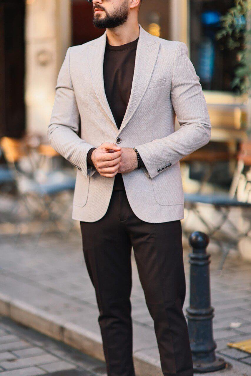 Men’s beige textured mono-collar slim-fit jacket paired with dark brown knit
