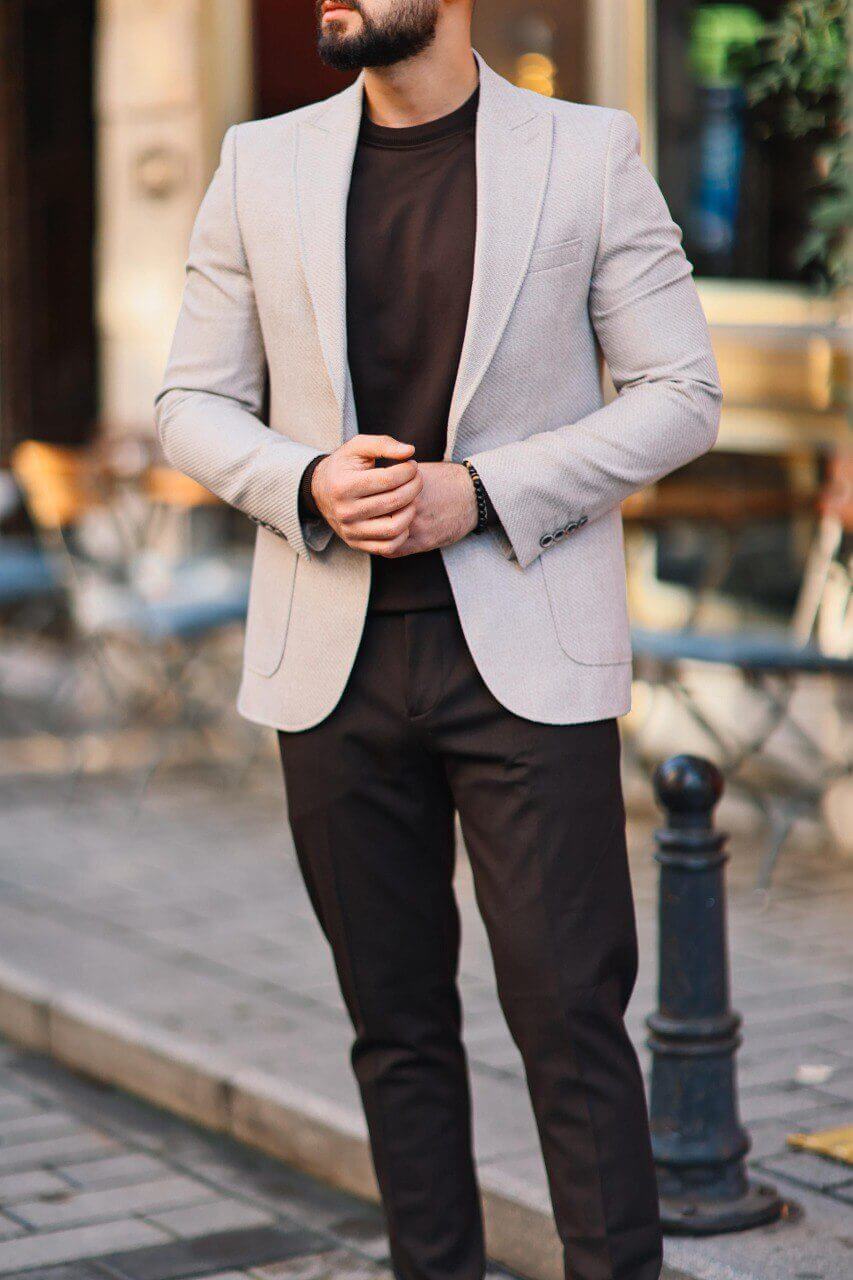Men’s beige textured mono-collar slim-fit jacket paired with dark brown knit