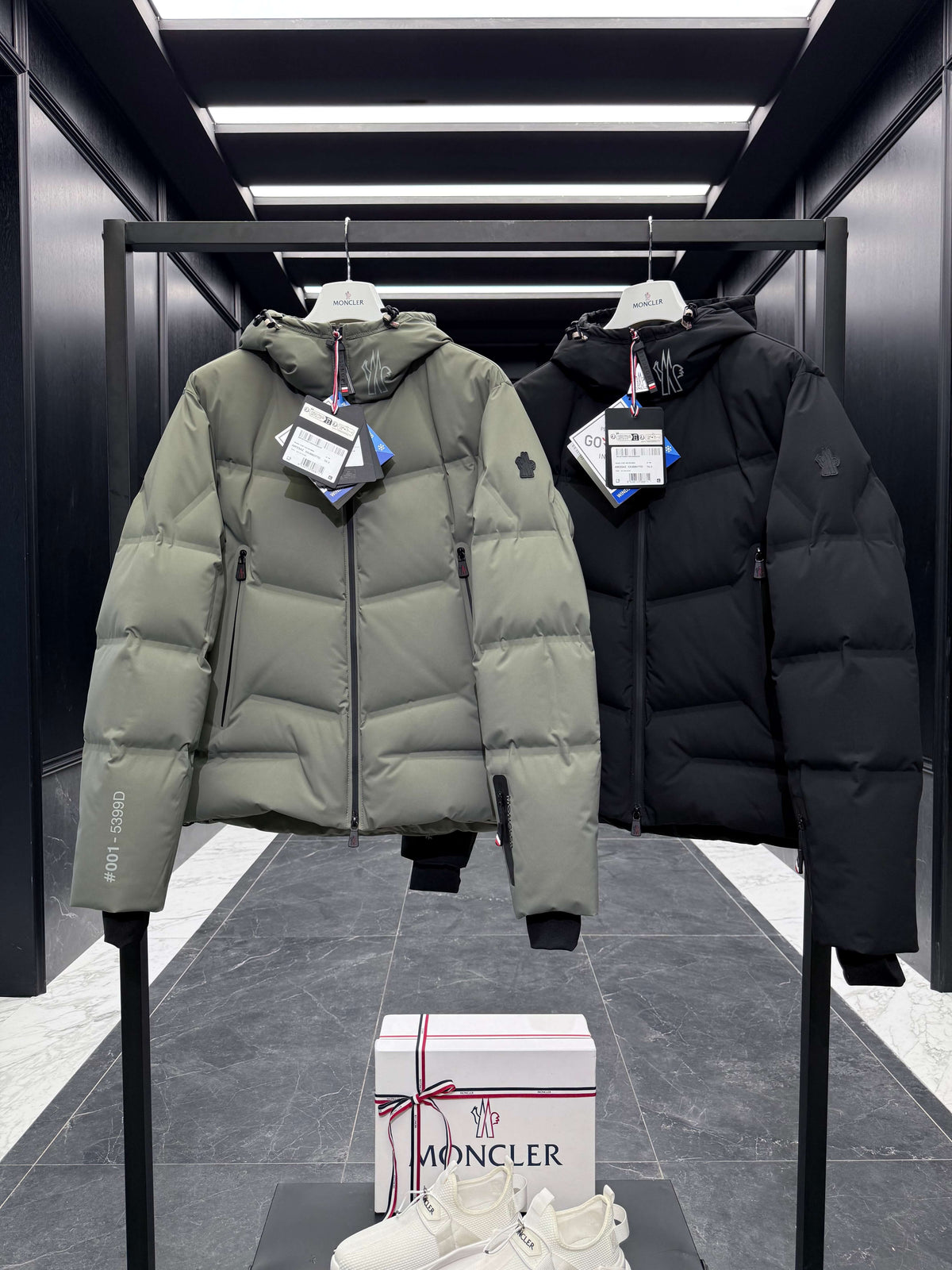 Moncler Grenoble Arcezas Short Down Jacket – Black