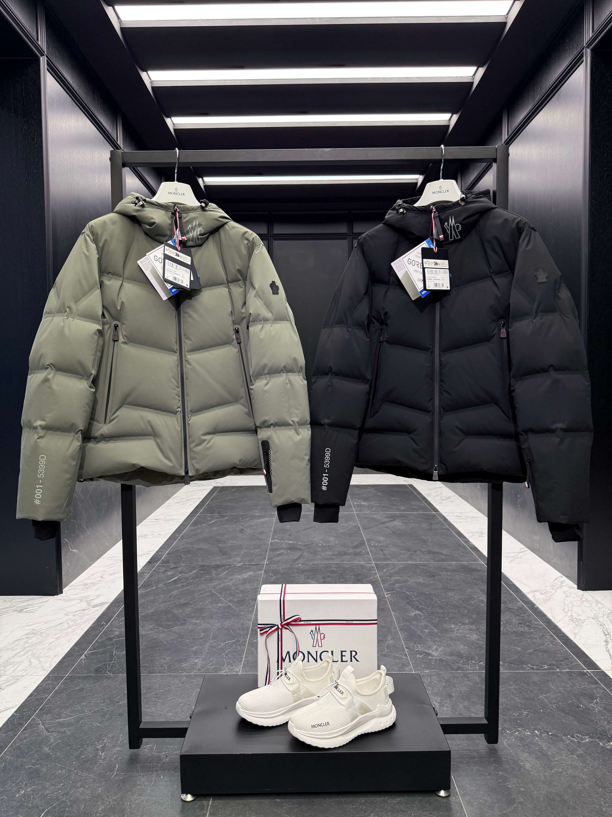 Moncler Grenoble Arcezas Short Down Jacket – Black