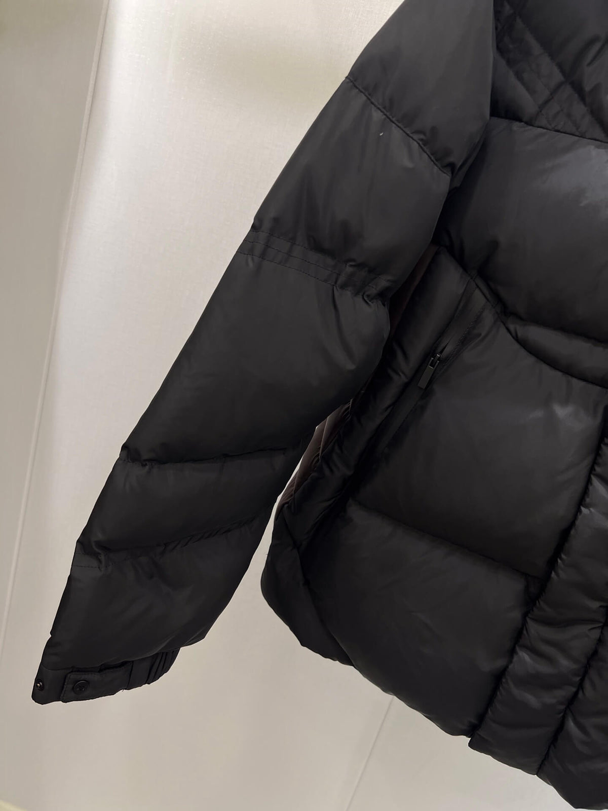 Moncler Jarama Short Down Jacket – Black