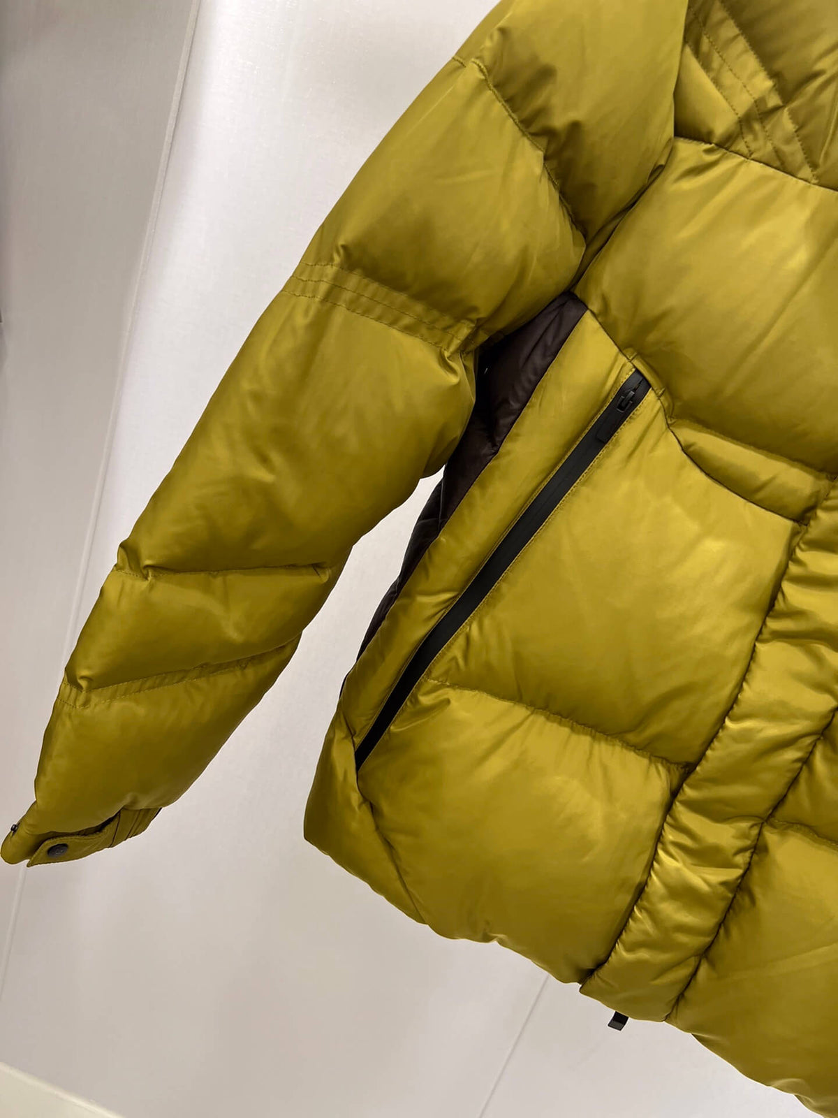 Moncler Jarama Short Down Jacket – Olive Green / Khaki