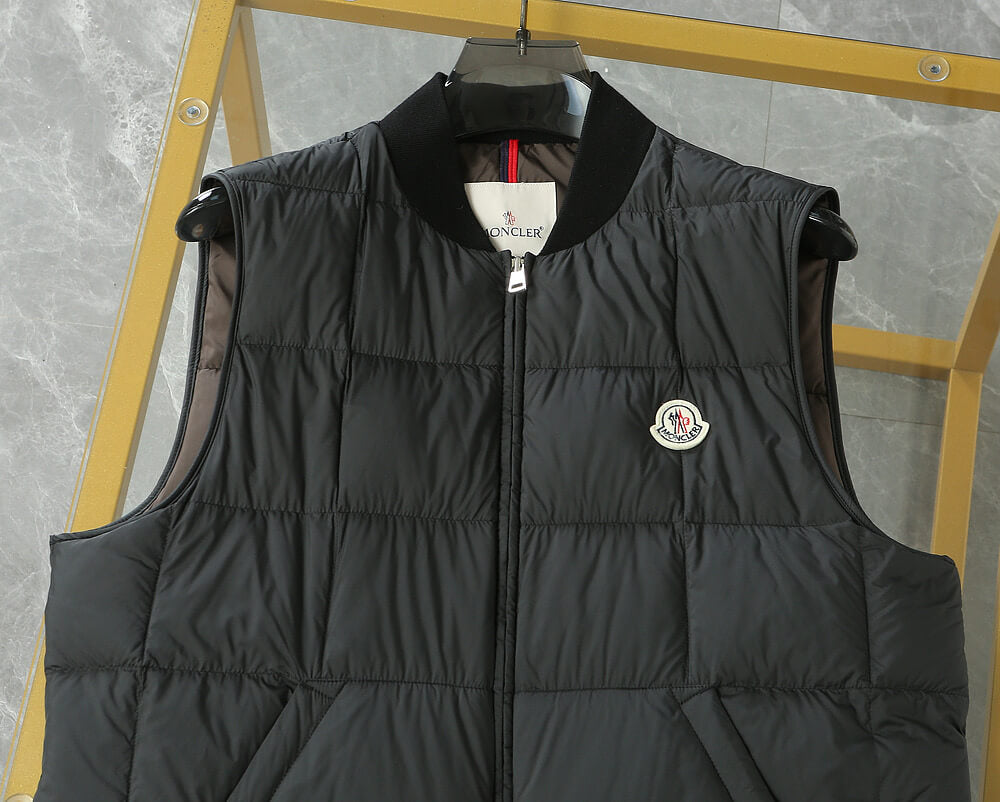 Moncler Elberton Square-Quilted Down Gilet – Black Quilted Vest