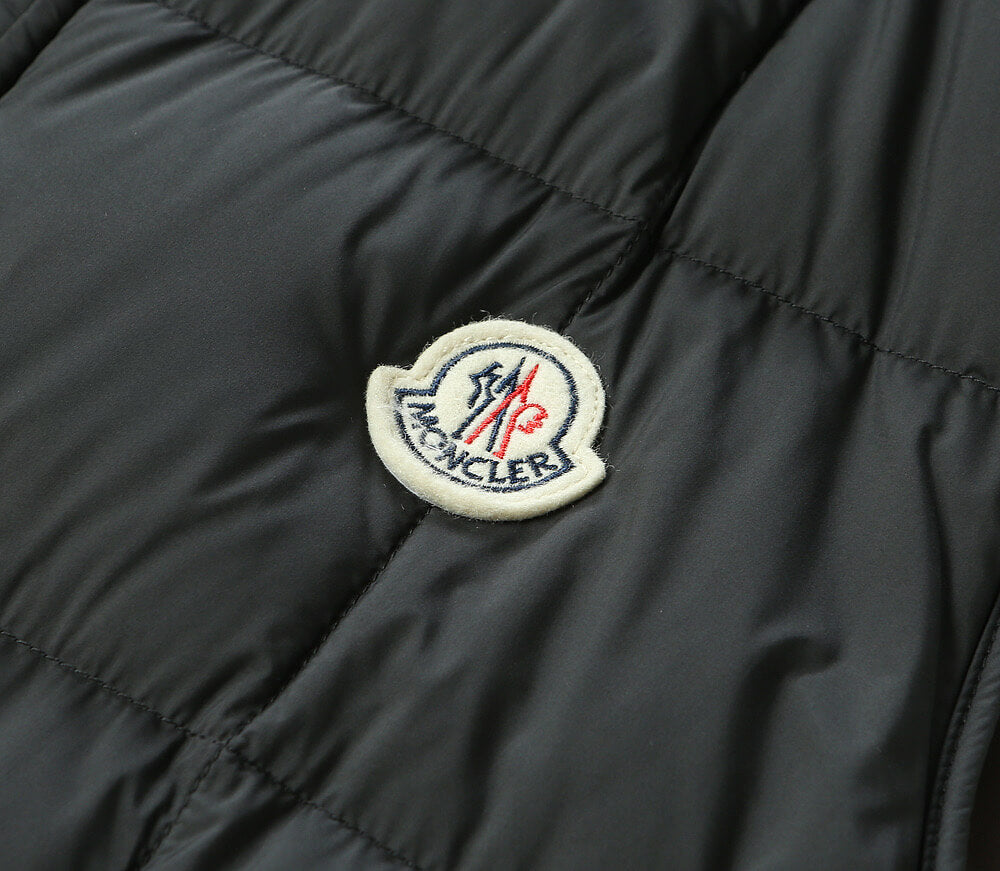 Moncler Elberton Square-Quilted Down Gilet – Black Quilted Vest