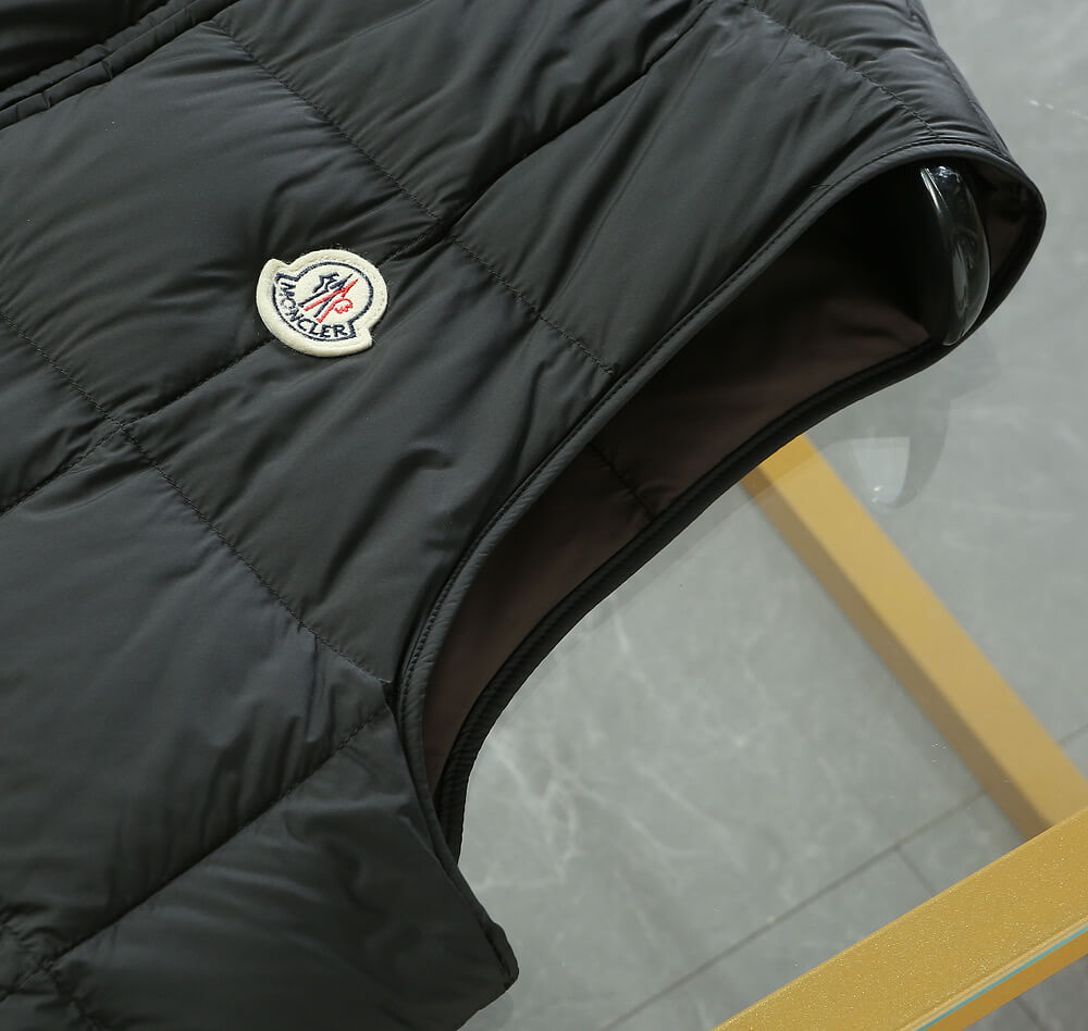 Moncler Elberton Square-Quilted Down Gilet – Black Quilted Vest