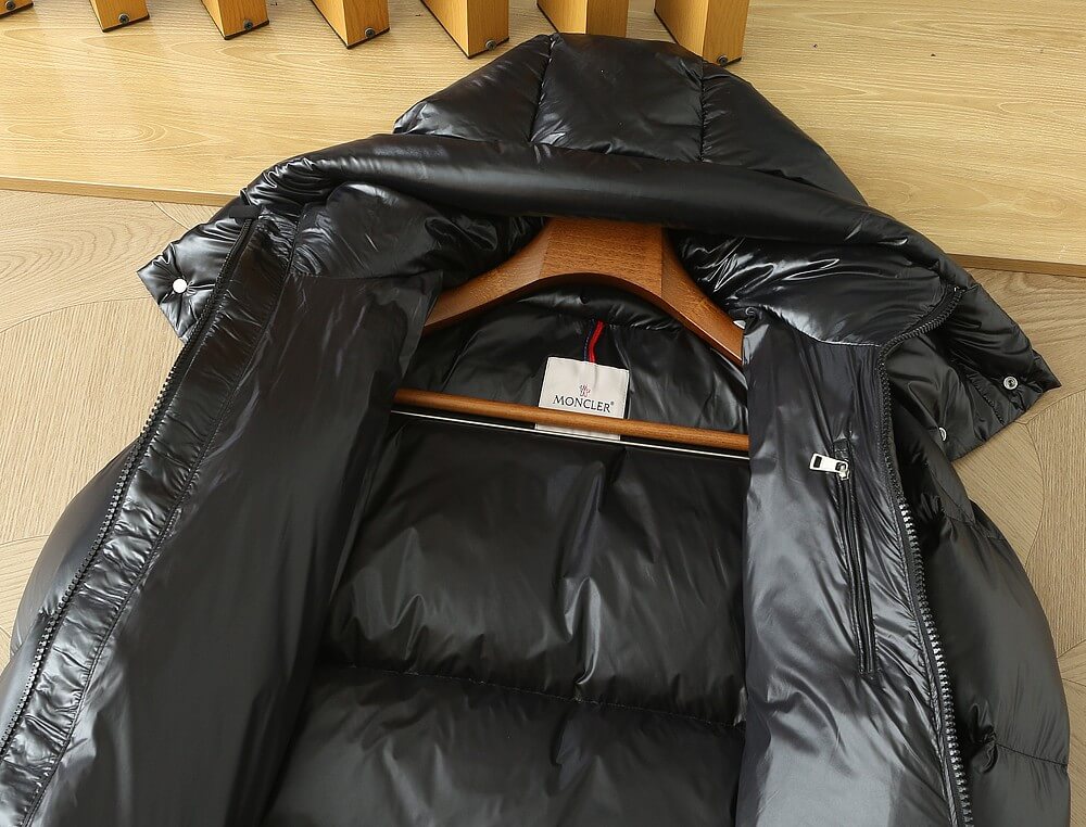 Moncler Montbeliard Hooded Short Down Jacket in Black